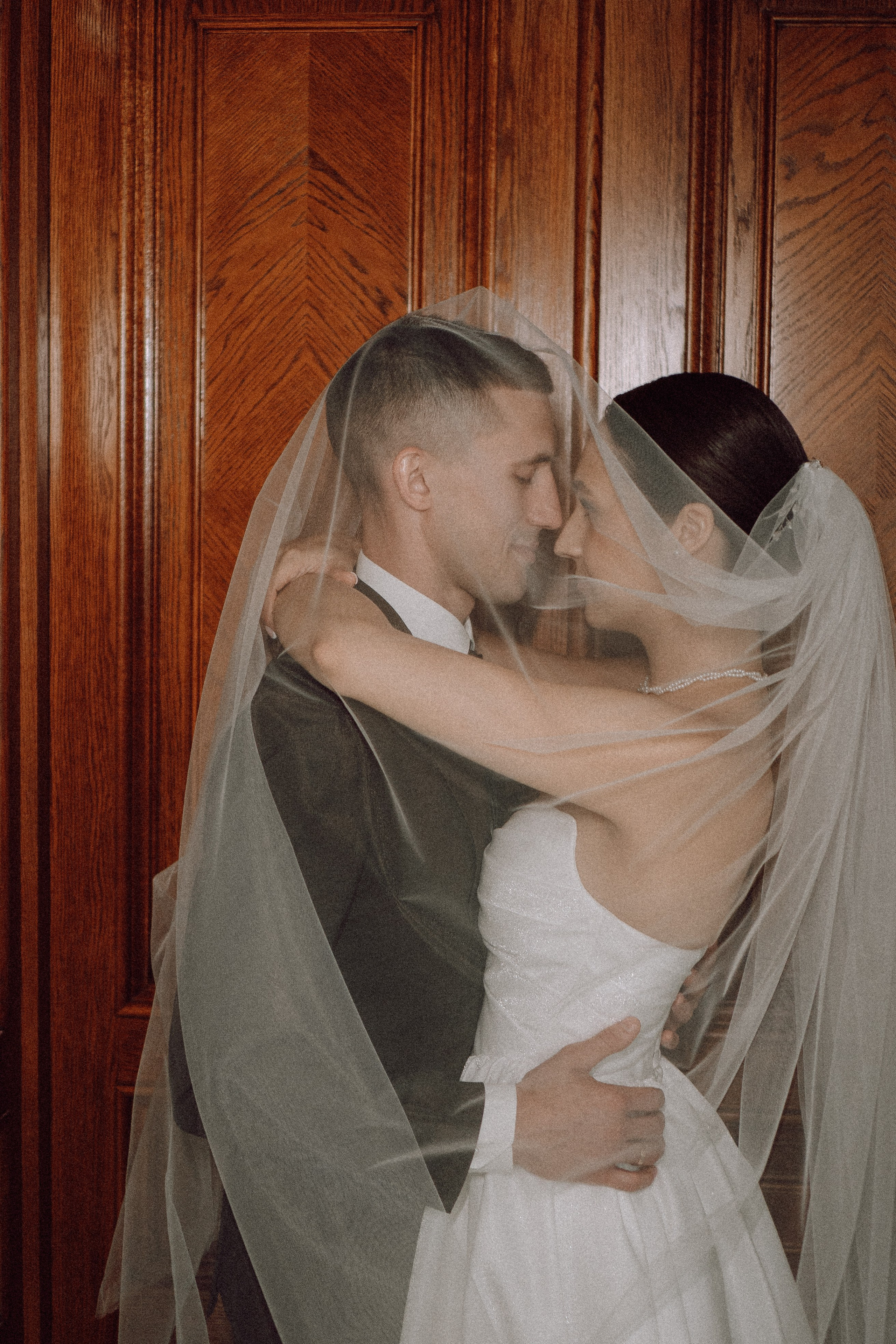 СВАДЕБНАЯ ПРОГУЛКА В САНТК-ПЕТЕРБУРГЕ (ИСАКИЕВСКИЙ СОБОР, ЗИМНЯЯ КАНАВКА, ЭРМИТАЖ И БОЛЬШАЯ МОРСКАЯ УЛИЦА). Профессиональный фотограф, Санкт-Петербург — Виктория Богомолова