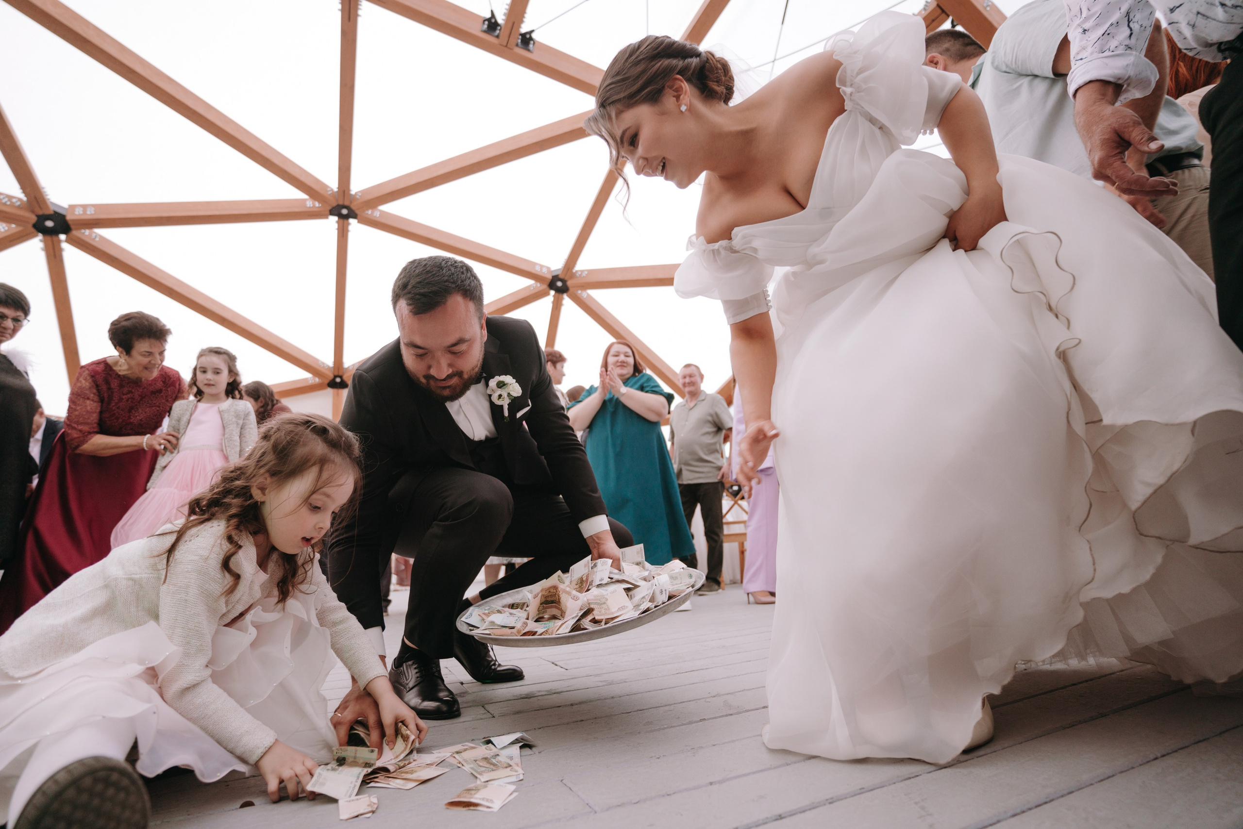 Свадебная фотосессия Радика и Дианы — Уфа, Nesterov Plaza, ЖК Империал, Президент Отель, шатёр М5