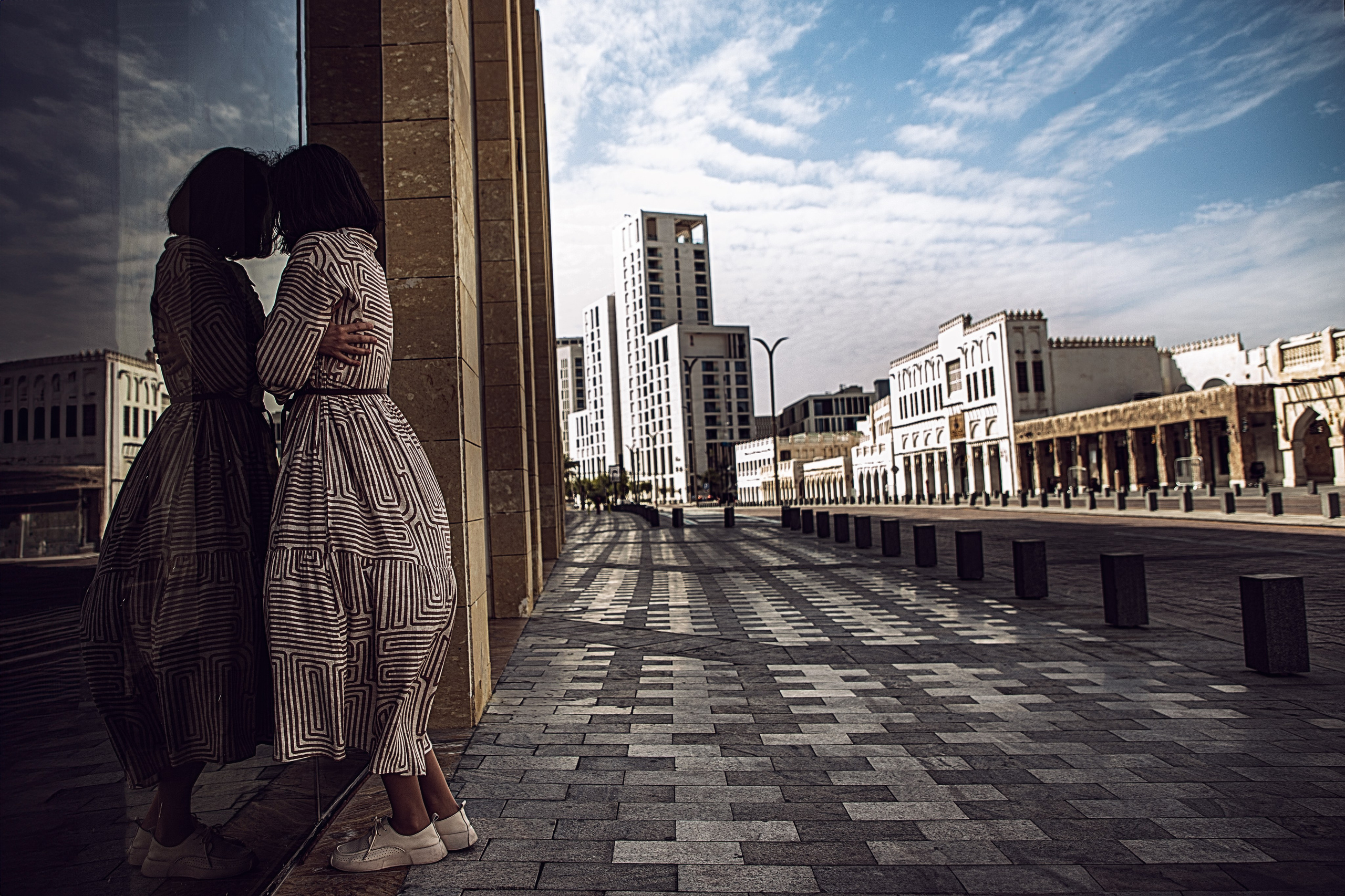 Творческая работа про одиночество в джунглях города Доха. Фотограф в Москве портреты | репортажи | спорт