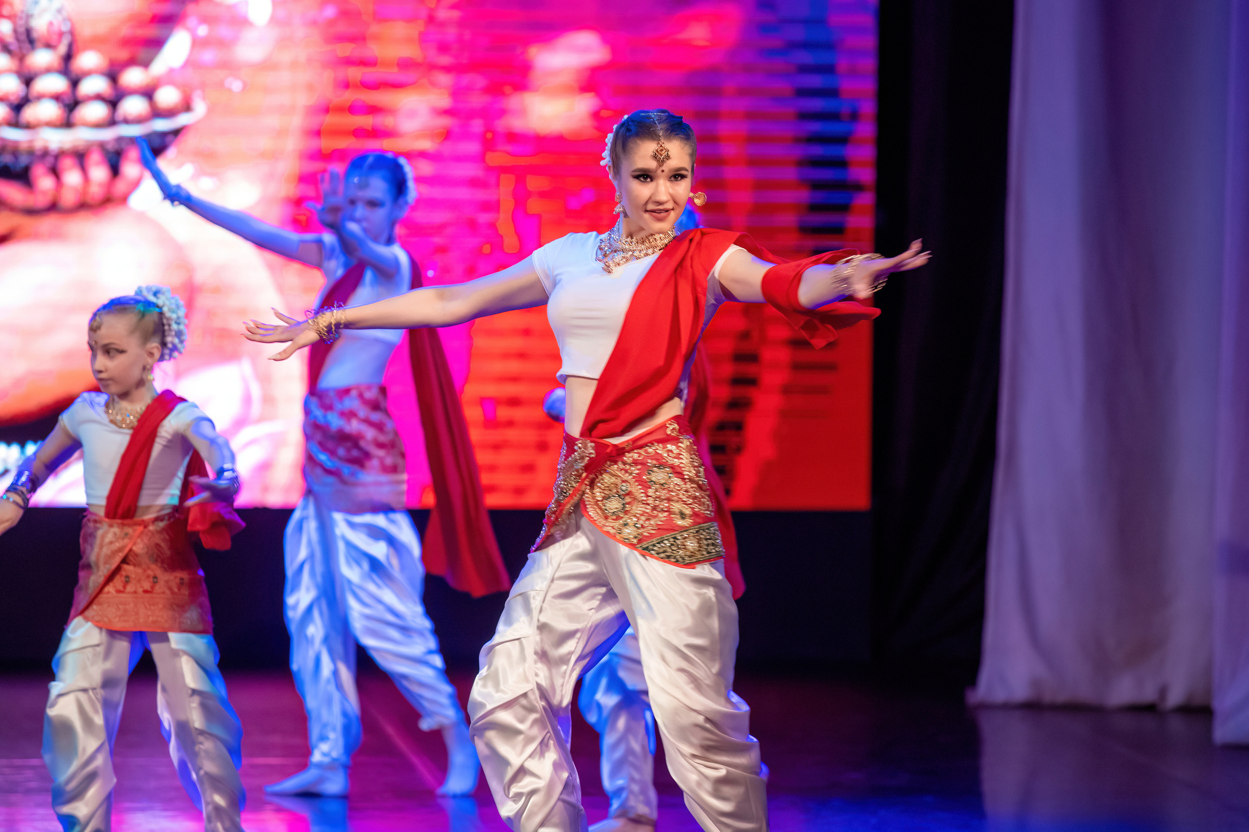 Отчетный концерт студии индийского танца Natel, май 2023. Марк Шишкин — репортажный фотограф в Воронеже и России