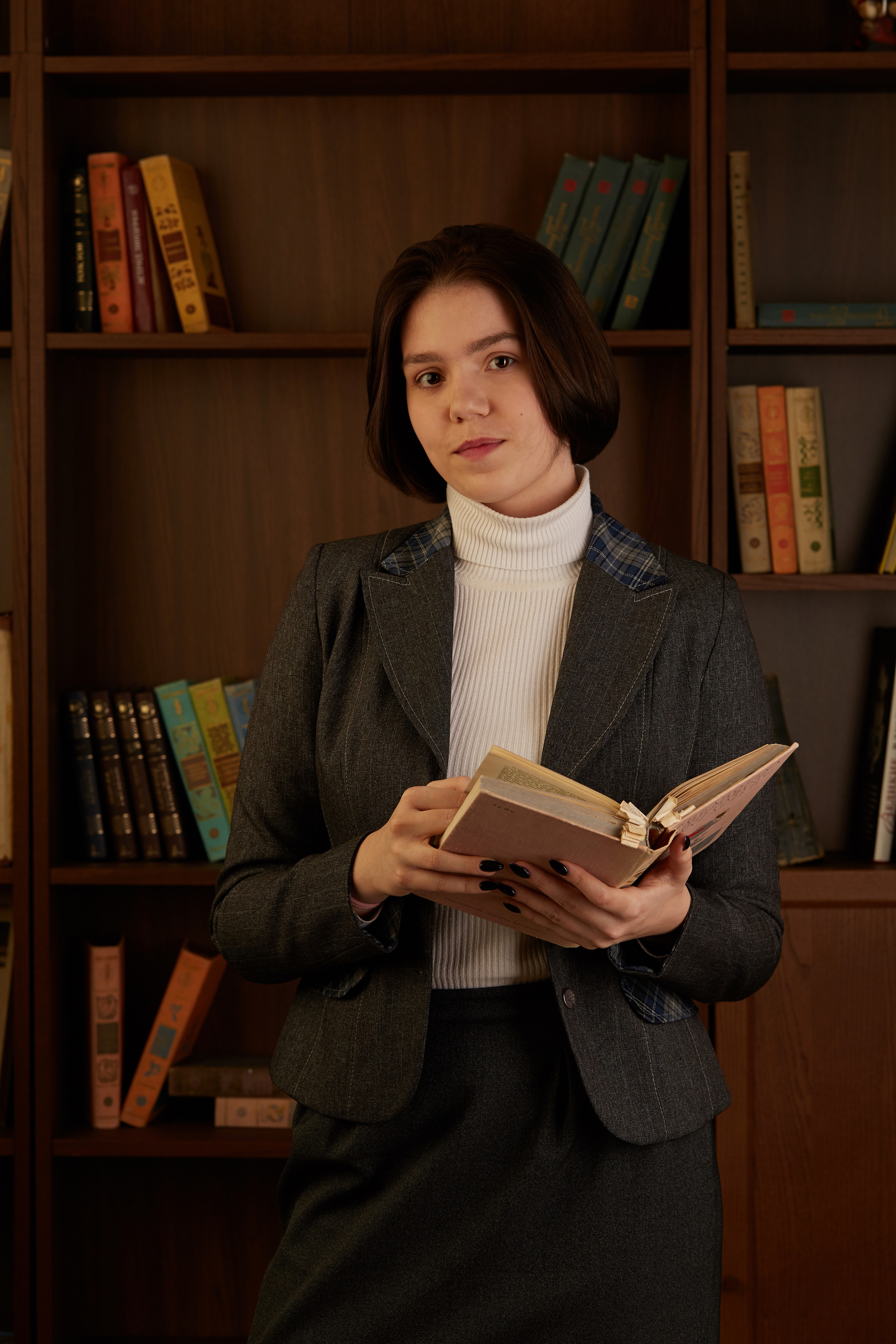 Выпускной альбом для 11 класса. Предметный и рекламный фотограф в Ростове-на-Дону Кристина Орлова