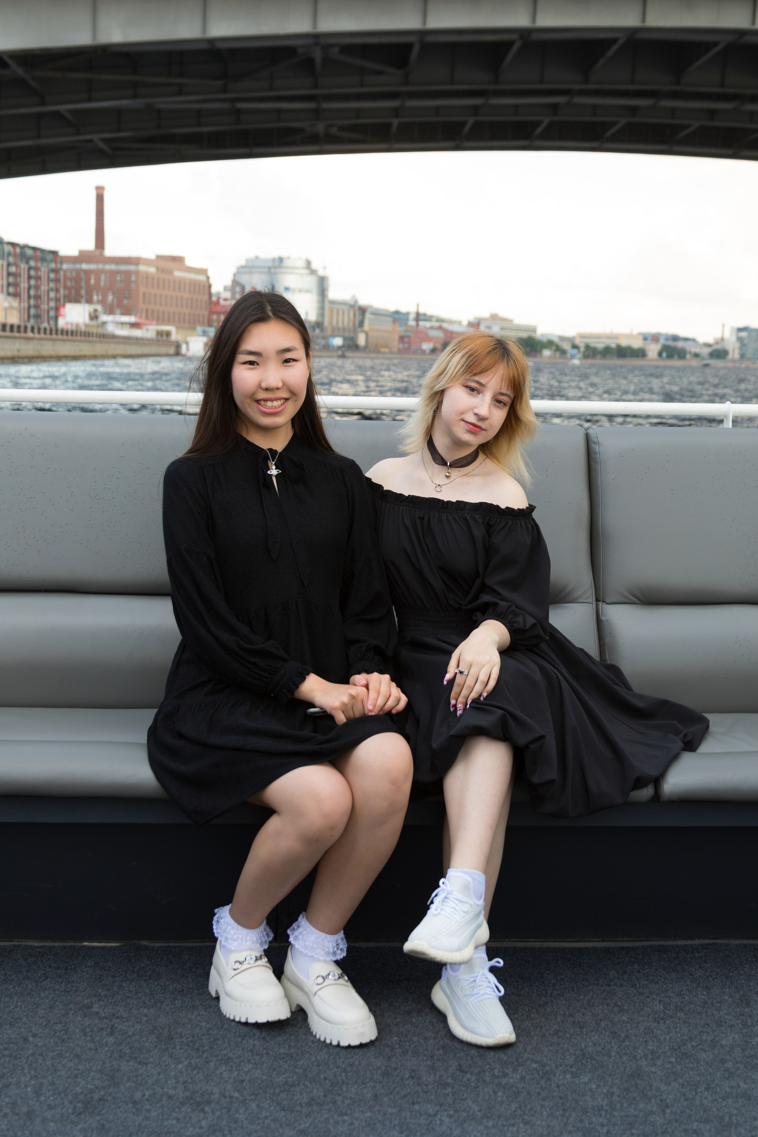 Репортажная съемка выпускного 9 класса на теплоходе. Детский и контент фотограф Надя Волкова Санкт-Петербург