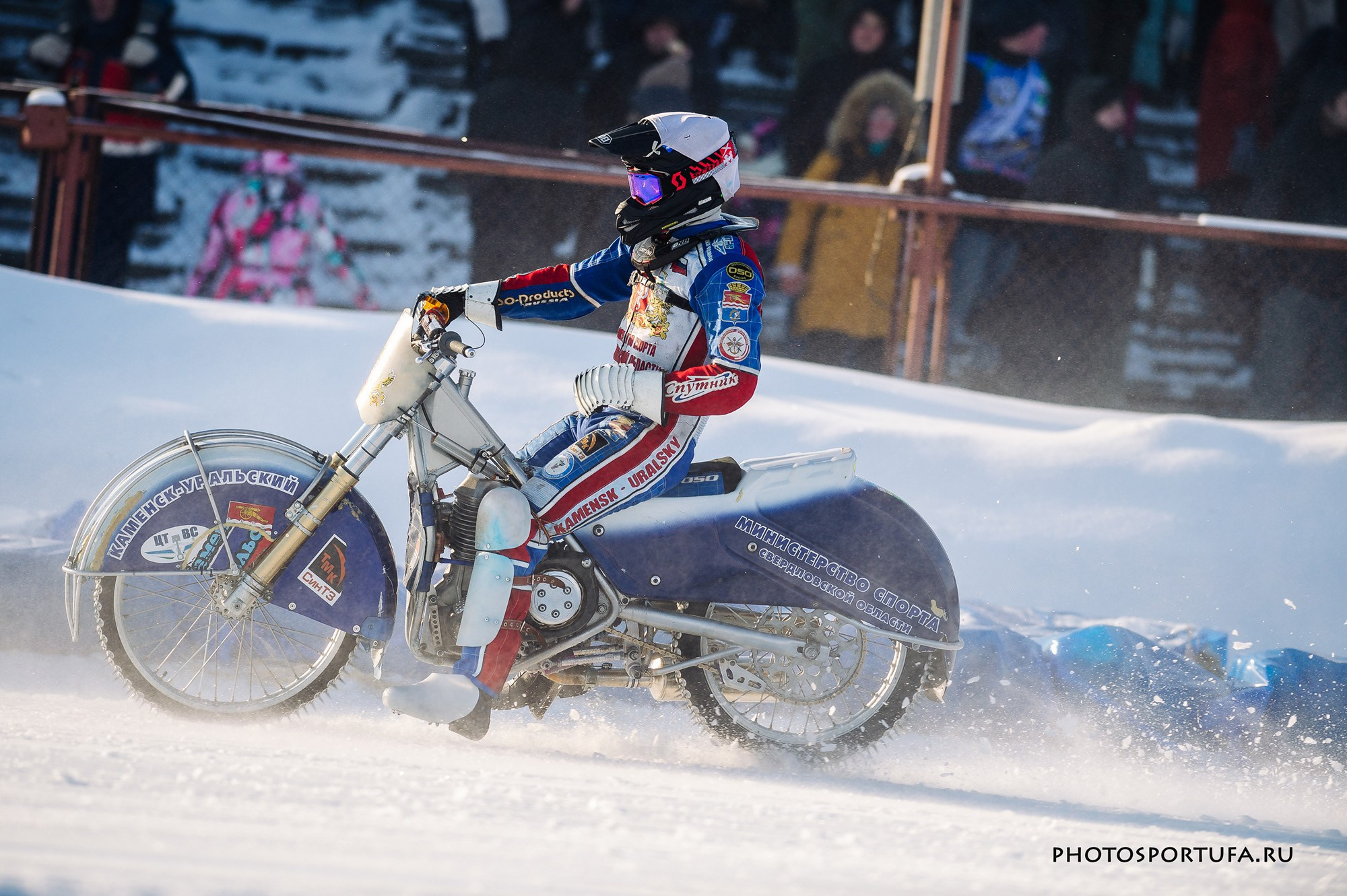 Мотогонку на льду. Спортивный фотограф в Уфе Евгений Буров