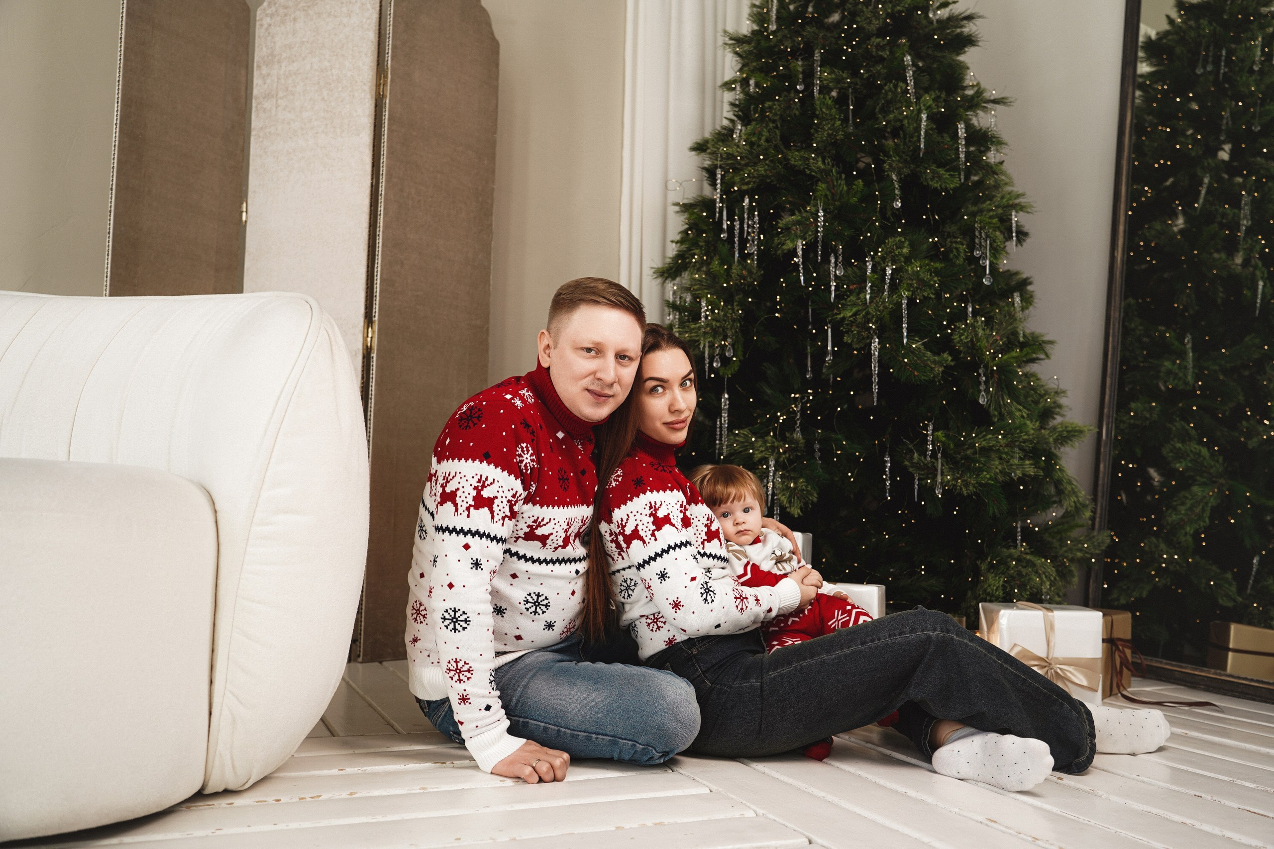 Семейная фотосессия в студии Blanc. Свадебный фотограф в Ростове-на-Дону. Таинство Крещения и Венчания, семейные фотосессии. Алёна Чёботова