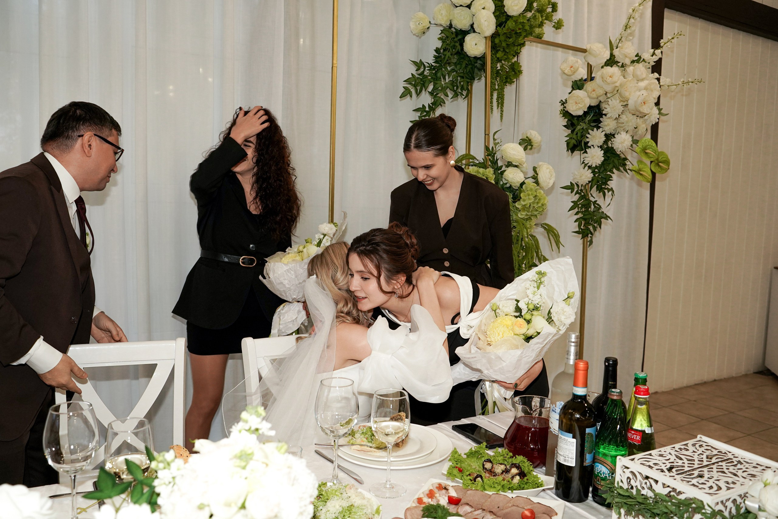 Свадебная фотосессия «4 часа». Отель Резиденция в Ростове-на-Дону. Кадры молодоженов на природе. Фотосессия банкета 1 час. Свадебный фотограф в Ростове-на-Дону. Таинство Крещения и Венчания, семейные фотосессии. Алёна Чёботова