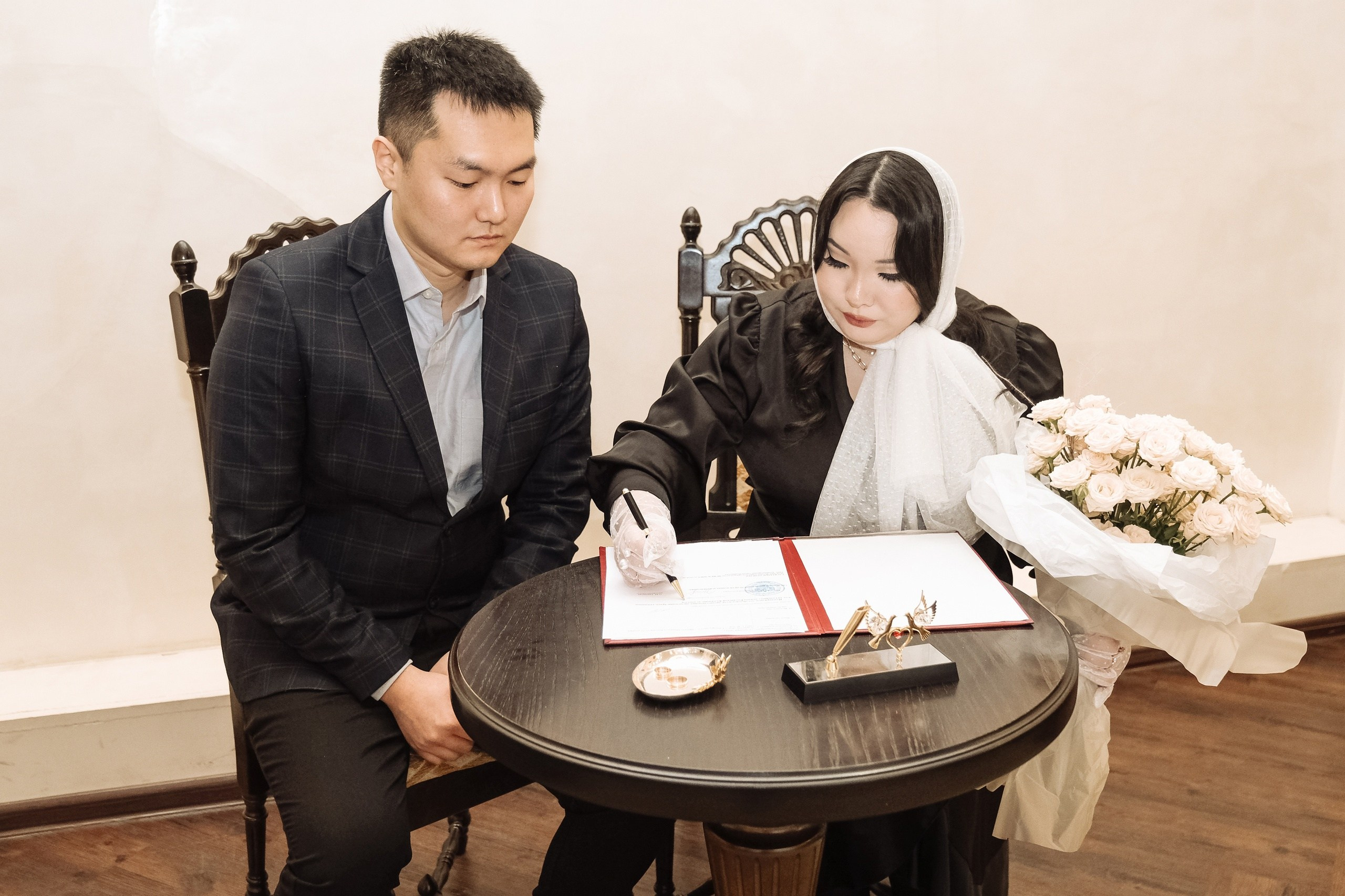 Станислав и Регина. ЗАГС + прогулка возле ЗАГСа. Свадебный фотограф в Челябинске Сырчикова Наталья