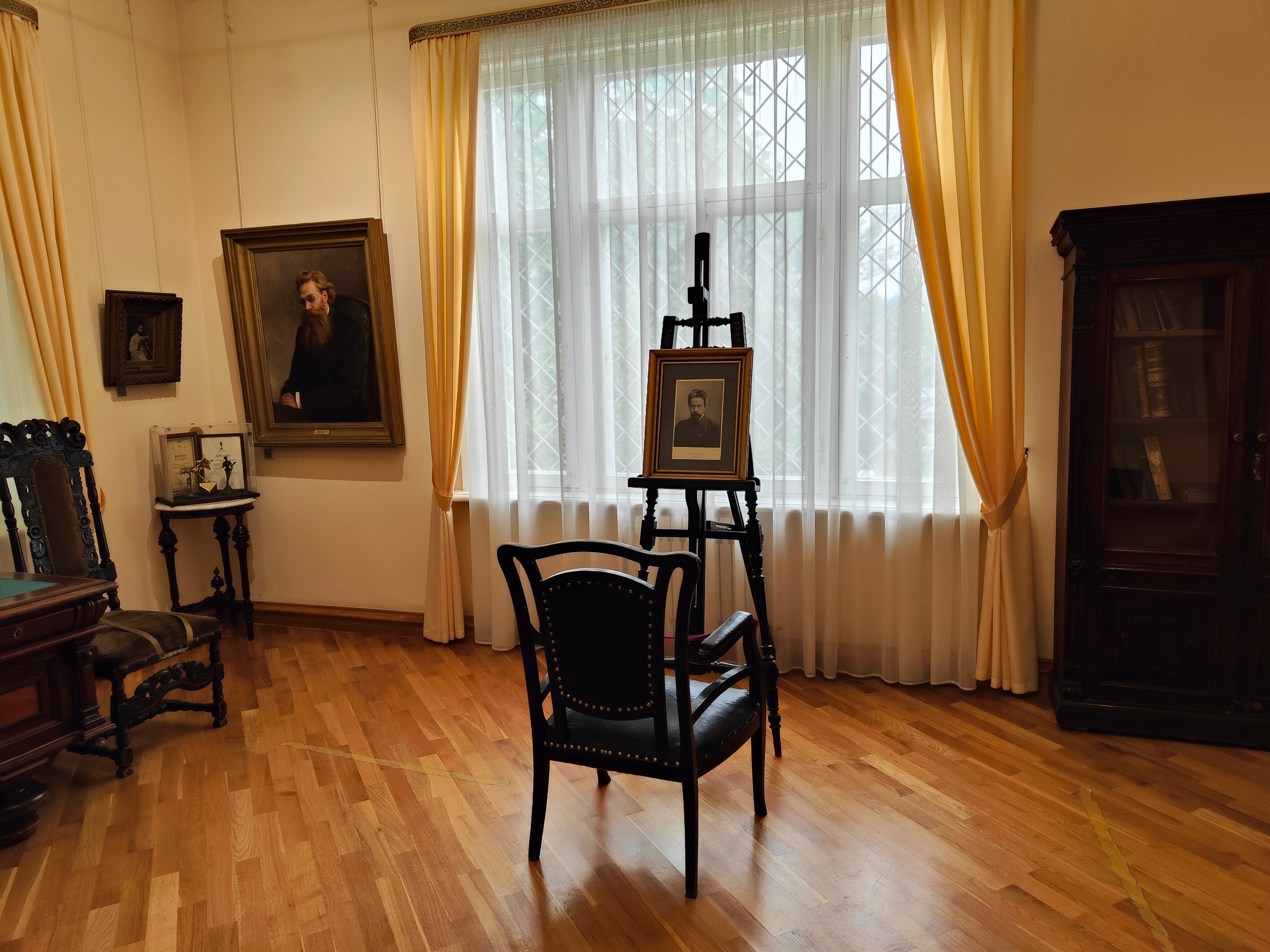 Музей-усадьба художника Николая Ярошенко и Мастерская кофе. Фотограф-документалист Мария Осокина