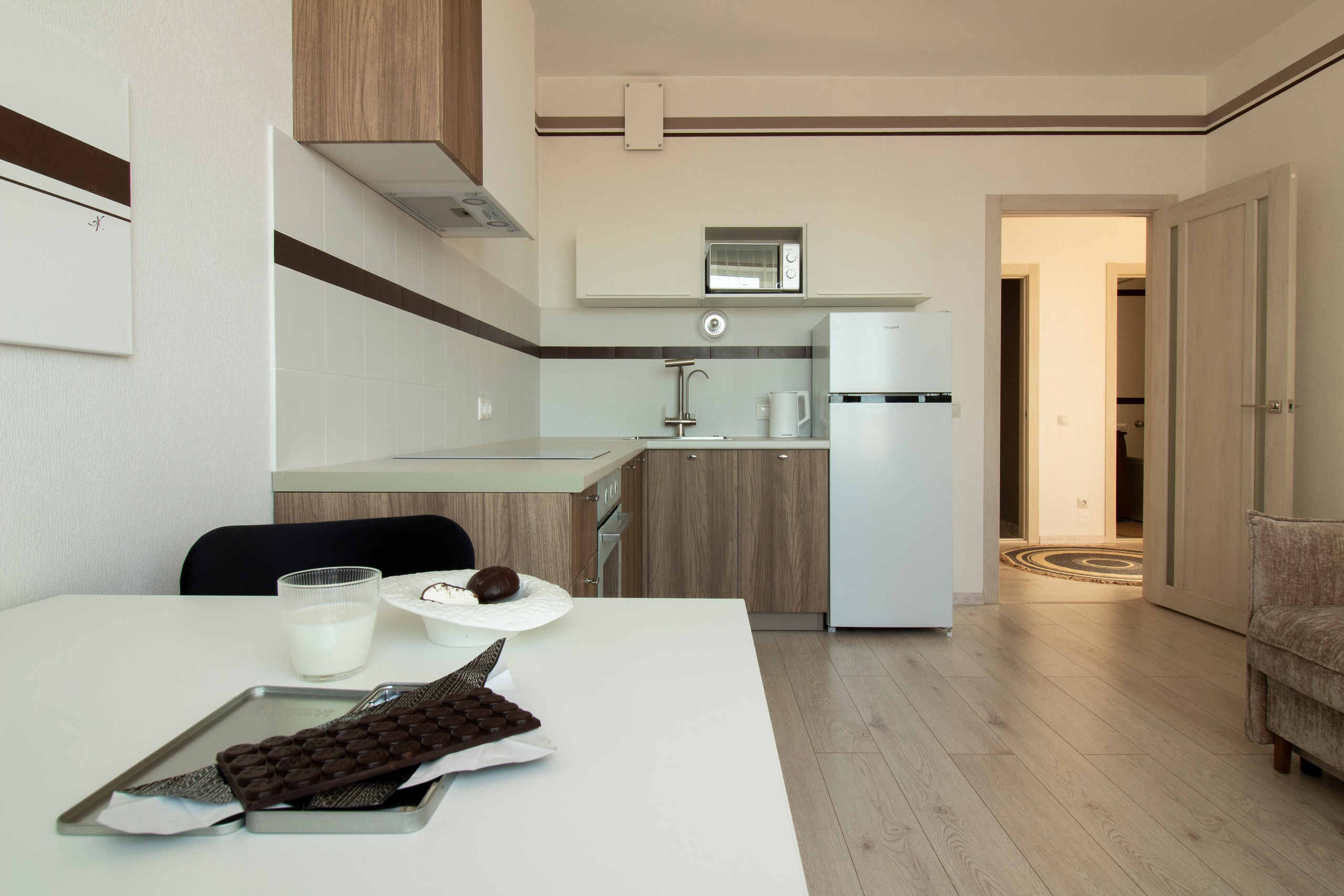 Параллельные линии — геометричная квартира для сдачи в аренду. Хоумстейджинг и дизайн. Екатеринбург