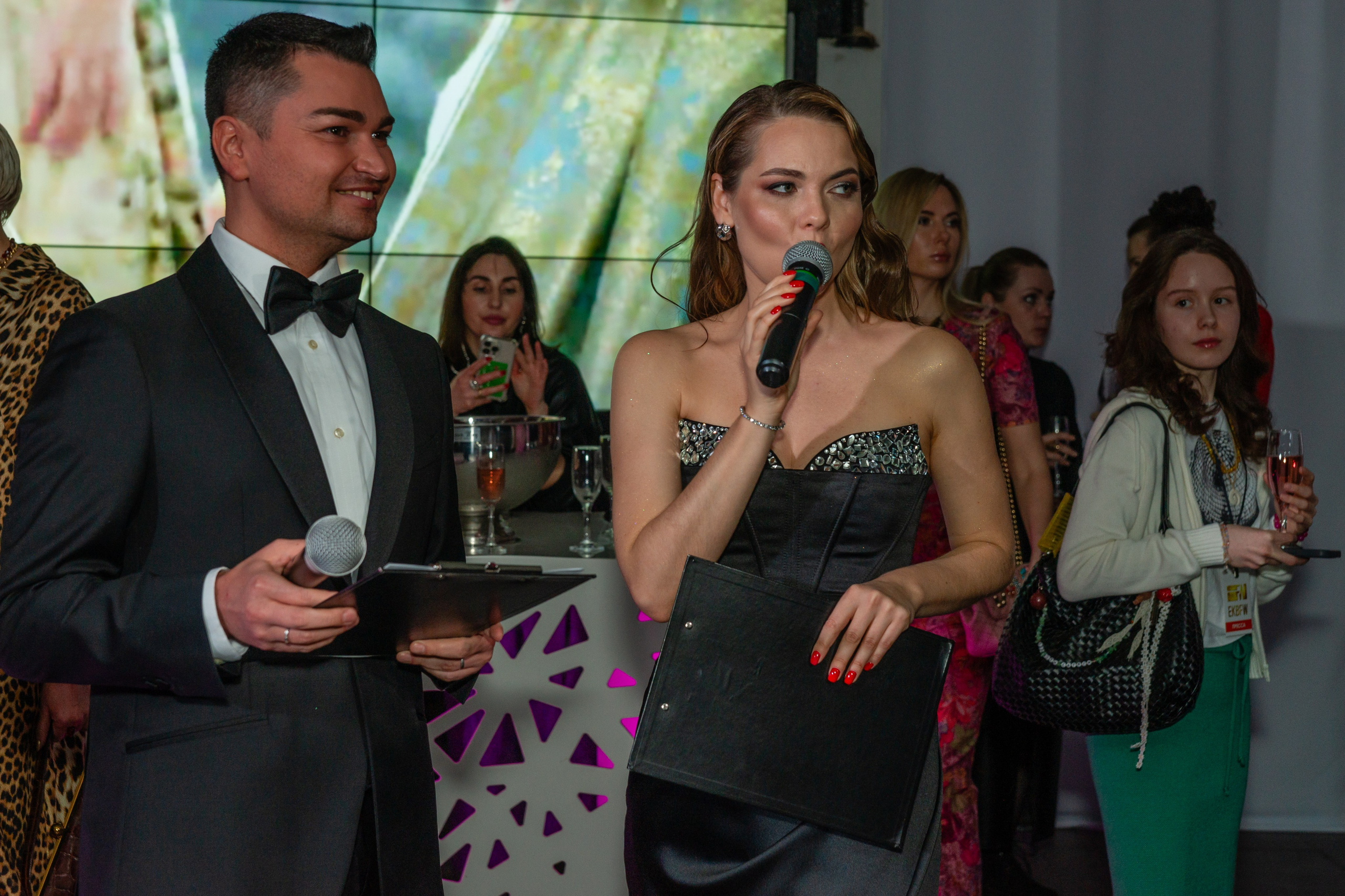 Фэшн-фотография. фотосъёмка мероприятия. Фоторепортаж. Автор фотограф: Додров. Ph: dodrov. Для частного использования: на сайтах компаний, в корпоративных изданиях, в семейных (свадебных) фотоальбомах . Екатеринбург.