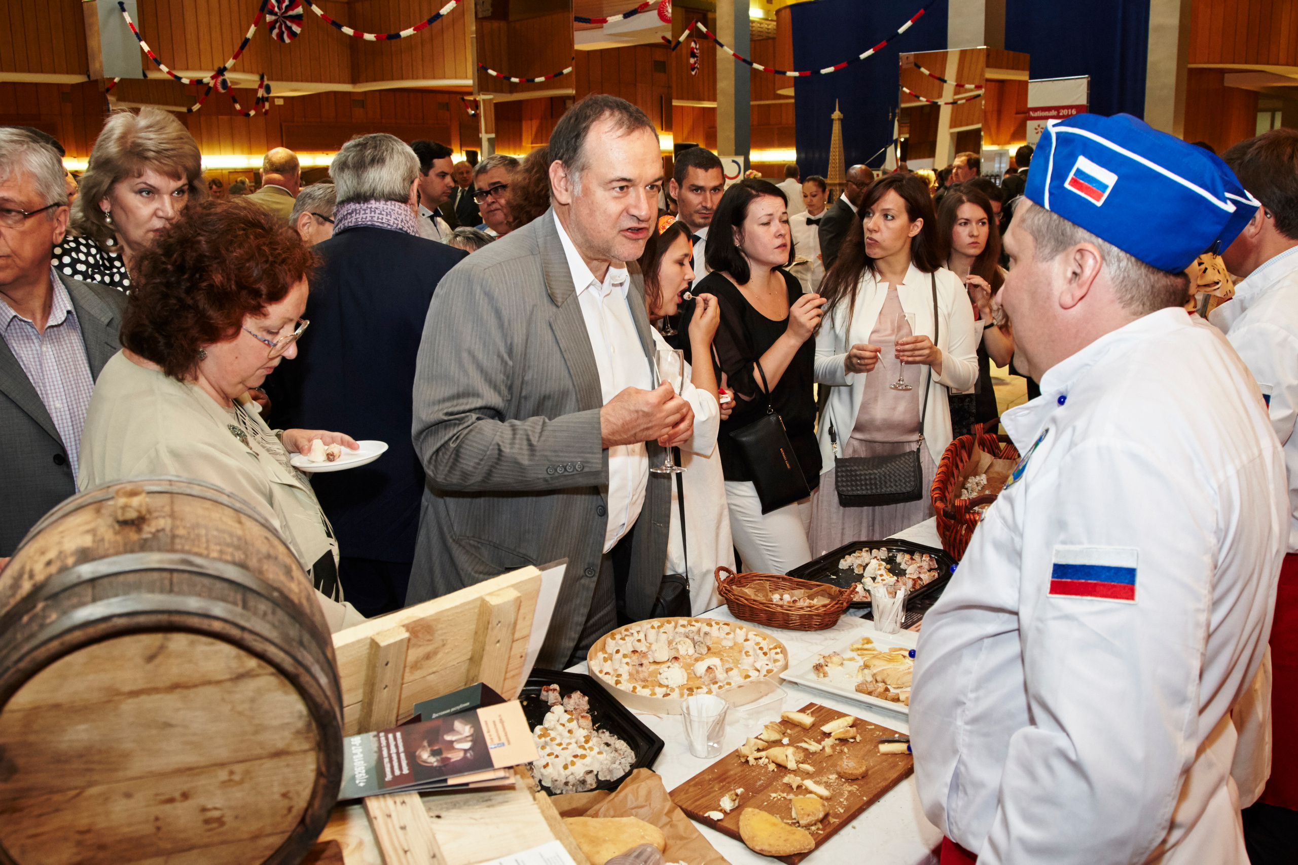 День Независимости в посольстве Франции. Фотохроника для следующих поколений