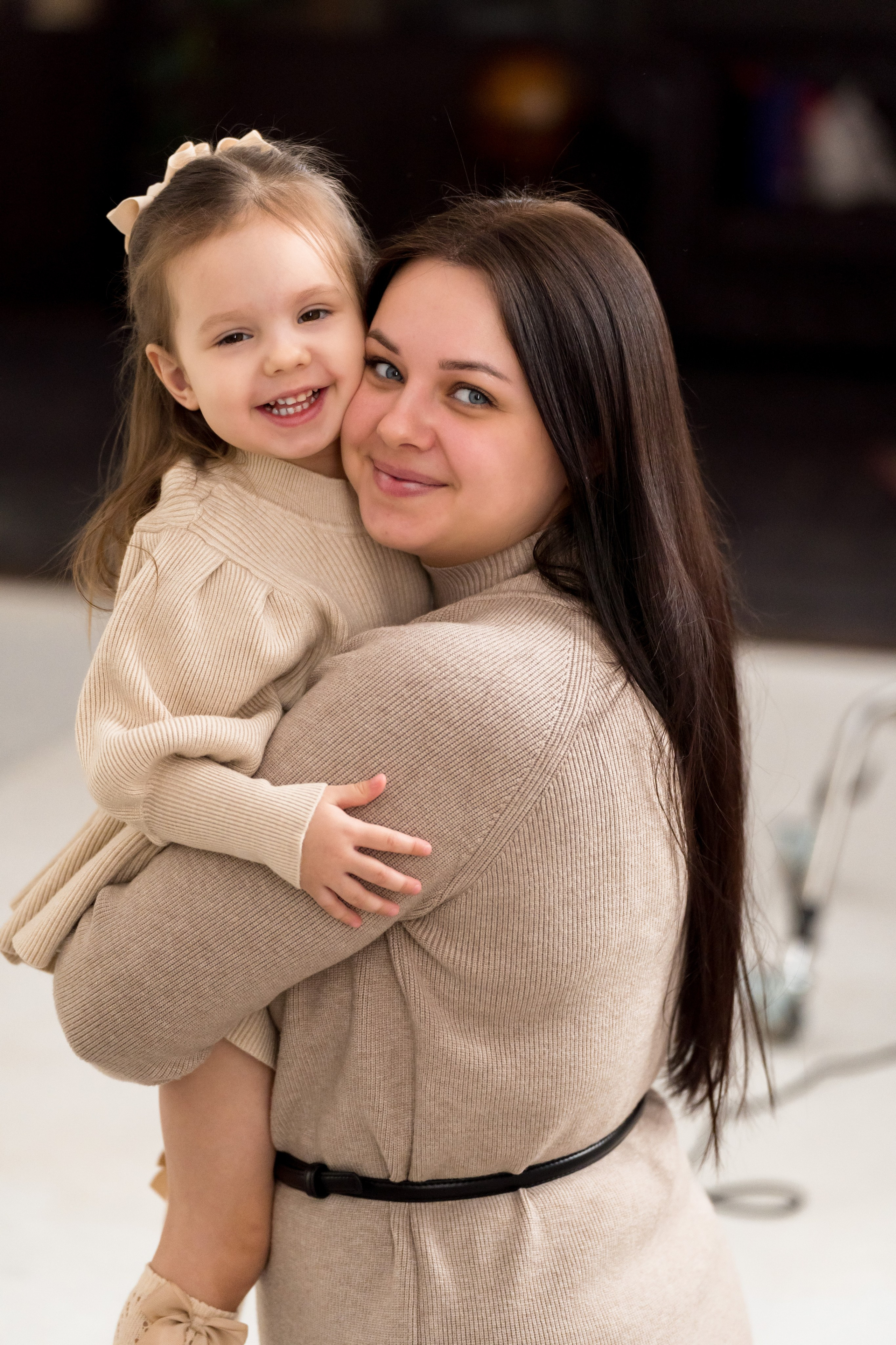 Фотосессия семейная в студии Фабрика для Евгении и Евы. Свадебный и семейный фотограф в Омске Белозерова Александра