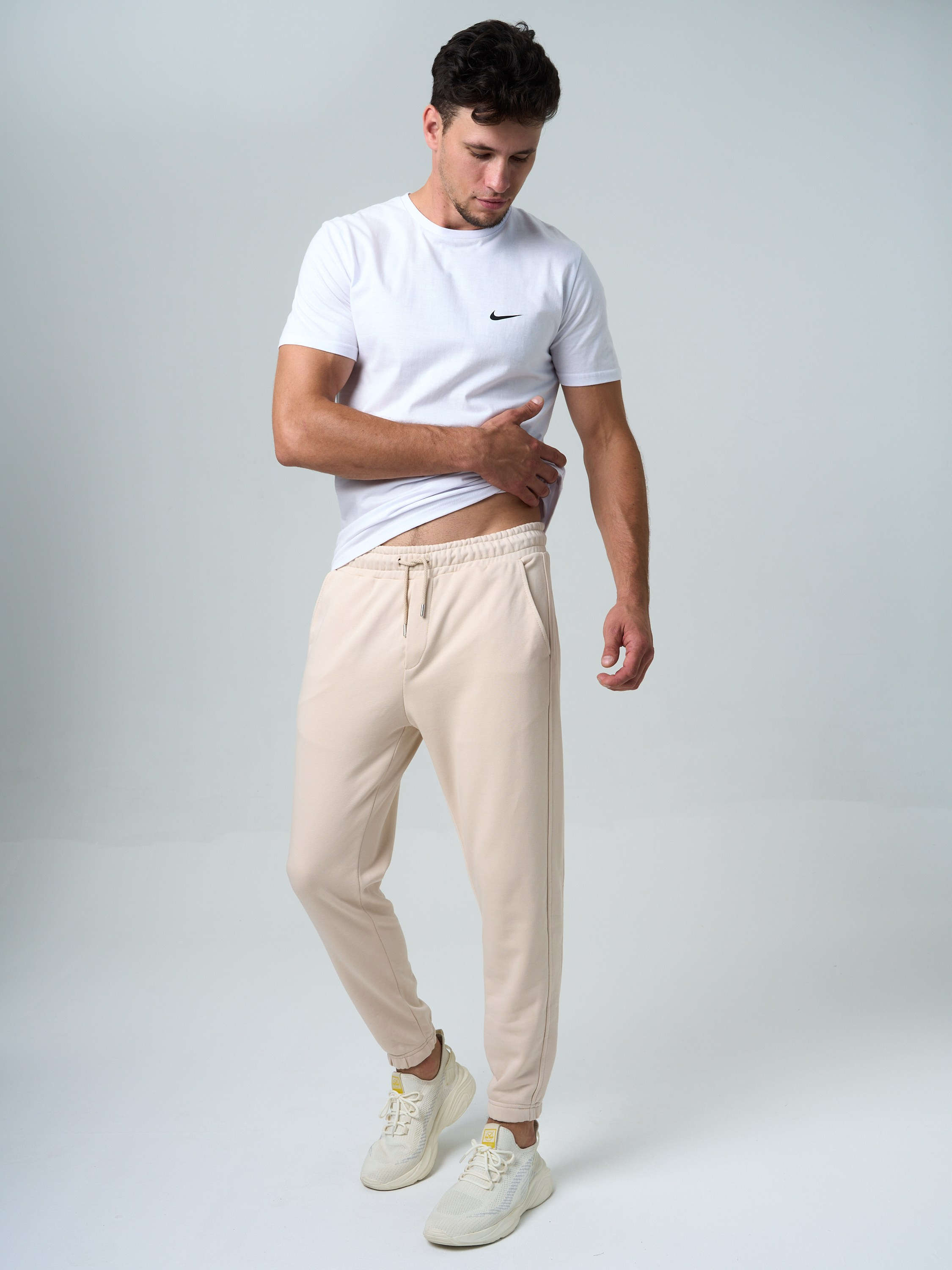 Модель Дима. Продакшен г. Москва съемка мужской одежды, мужские модели, фото и видео, организация под ключ