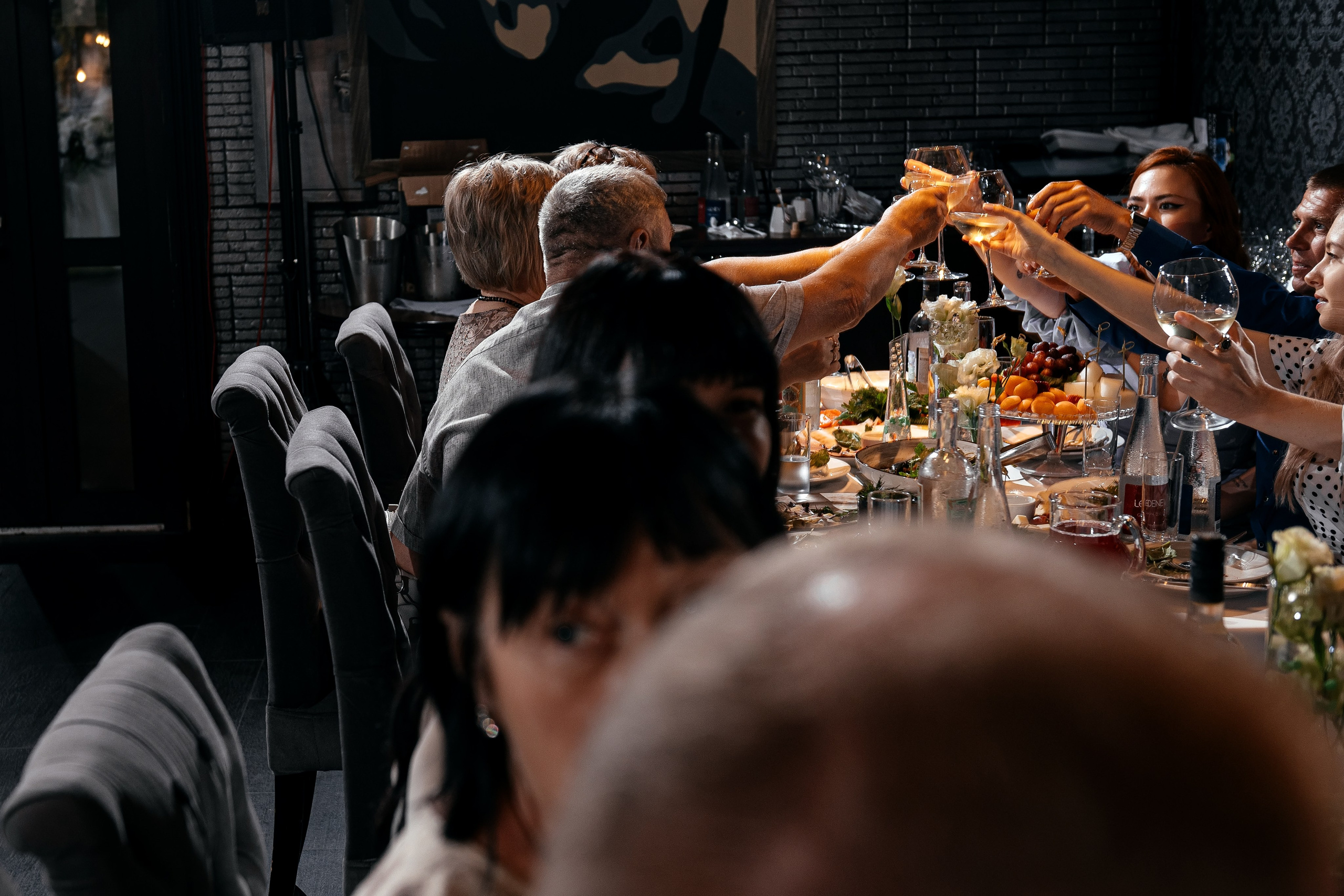 Свадьба с венчанием в Щелково. Прогулка в Гребнево, ресторан Кинза, отель Премиум. Свадебный и семейный фотограф Виктория Носачёва. Щелково, Москва и МО