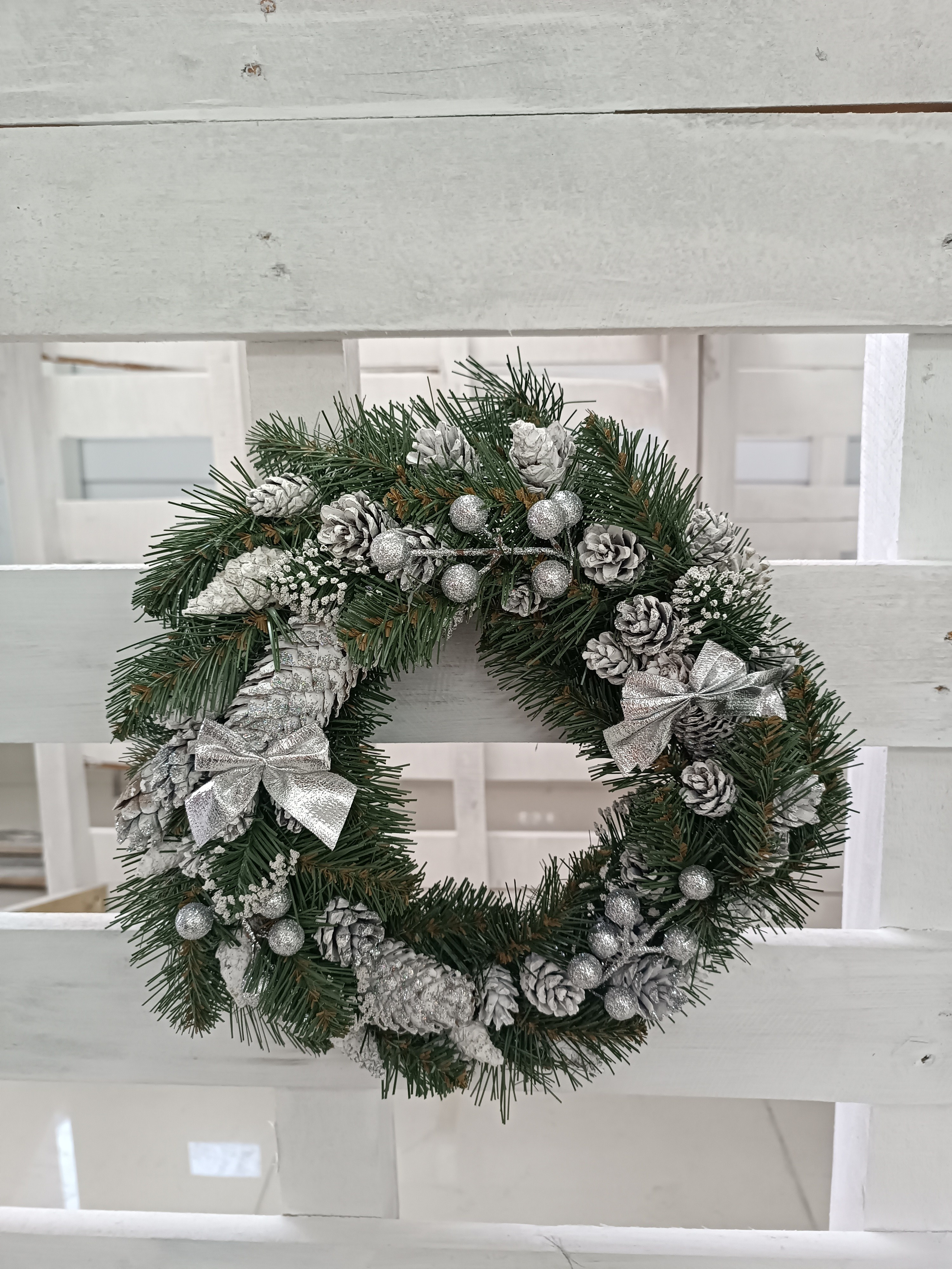 ПВХ венок. Наружный диаметр 32см. Стоимость 40р