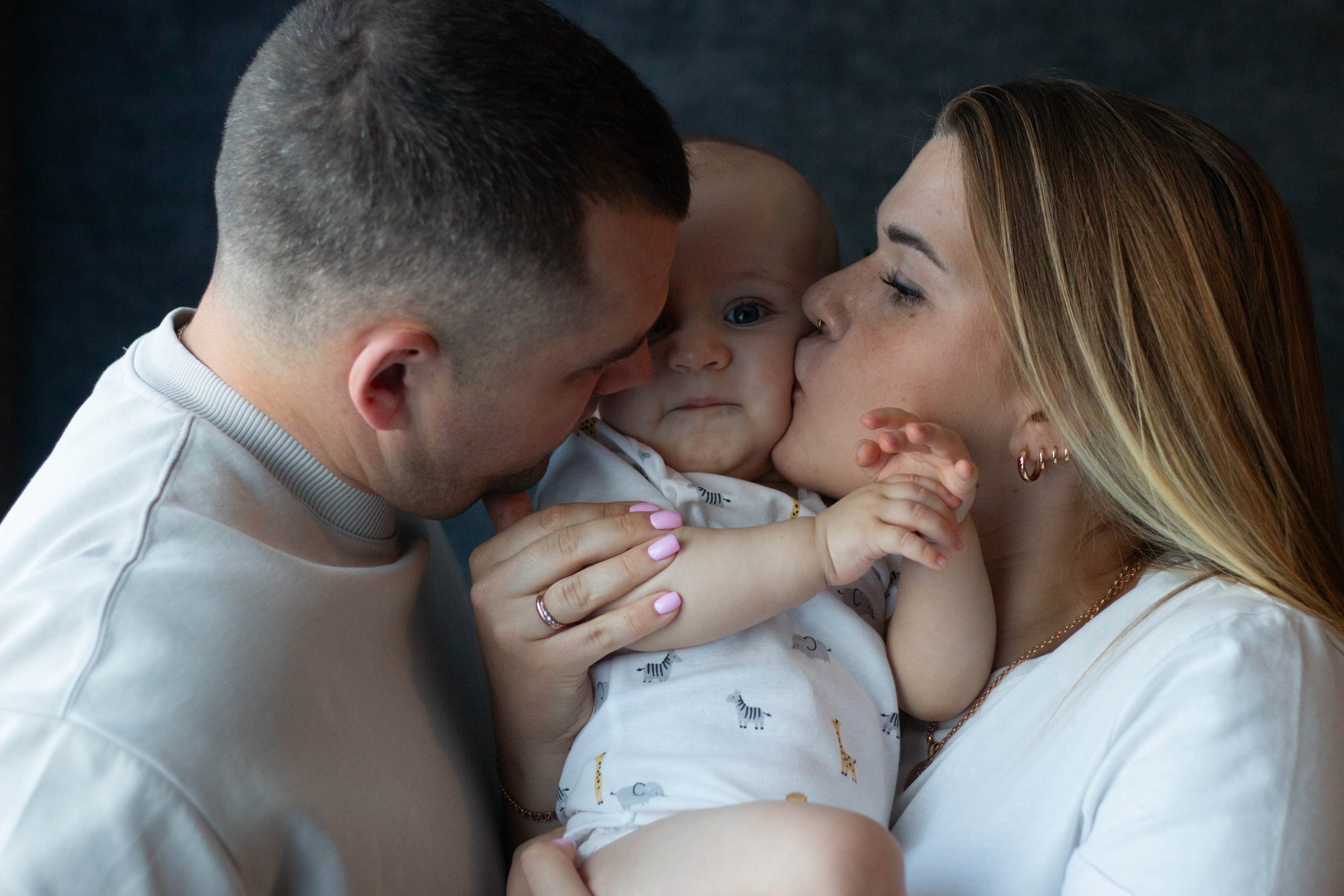 Артур, Вика и Роберт. Бережно сохраняю ваши чувства и истории на своих фотографиях