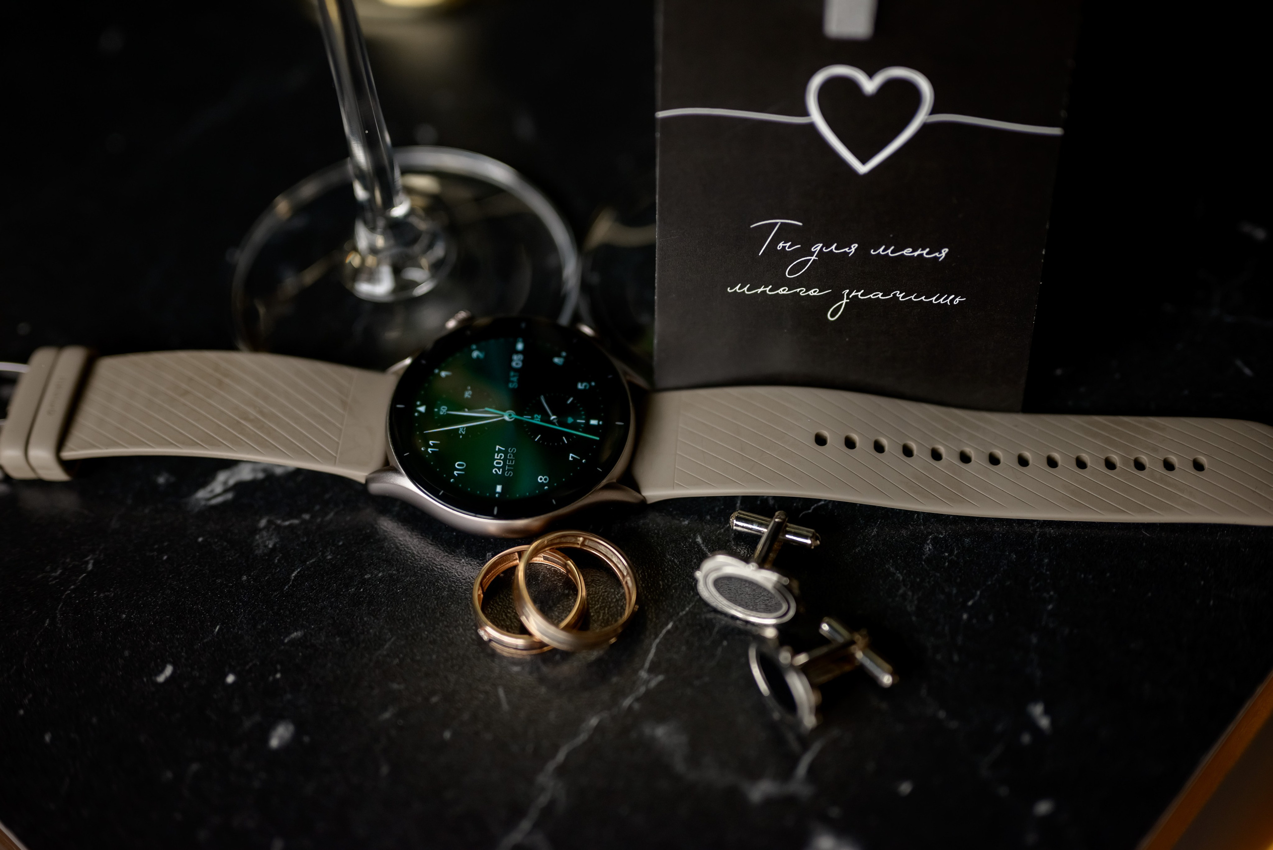 Свадебная фотосессия в синем зале. Юлия Басня семейный и свадебный фотограф в Донецке