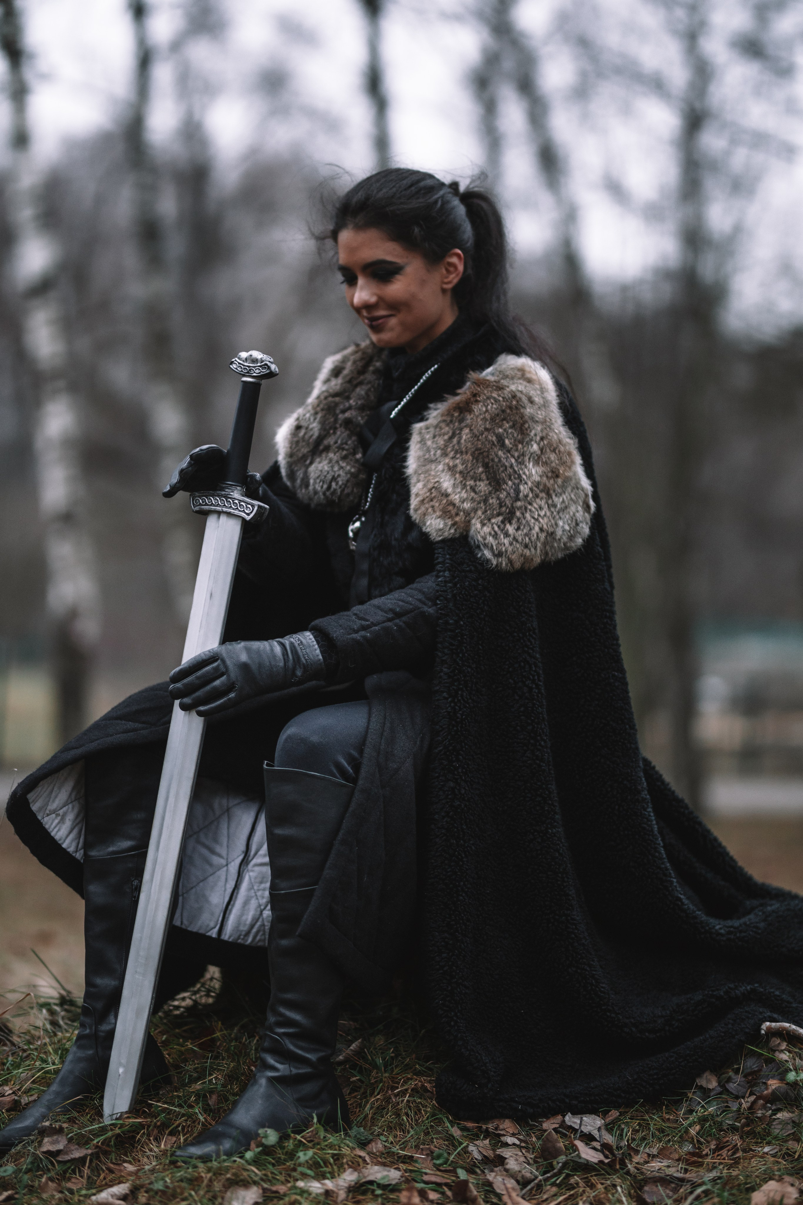 Наташа с фризом в костюме викинга. Фотосессии с лошадьми