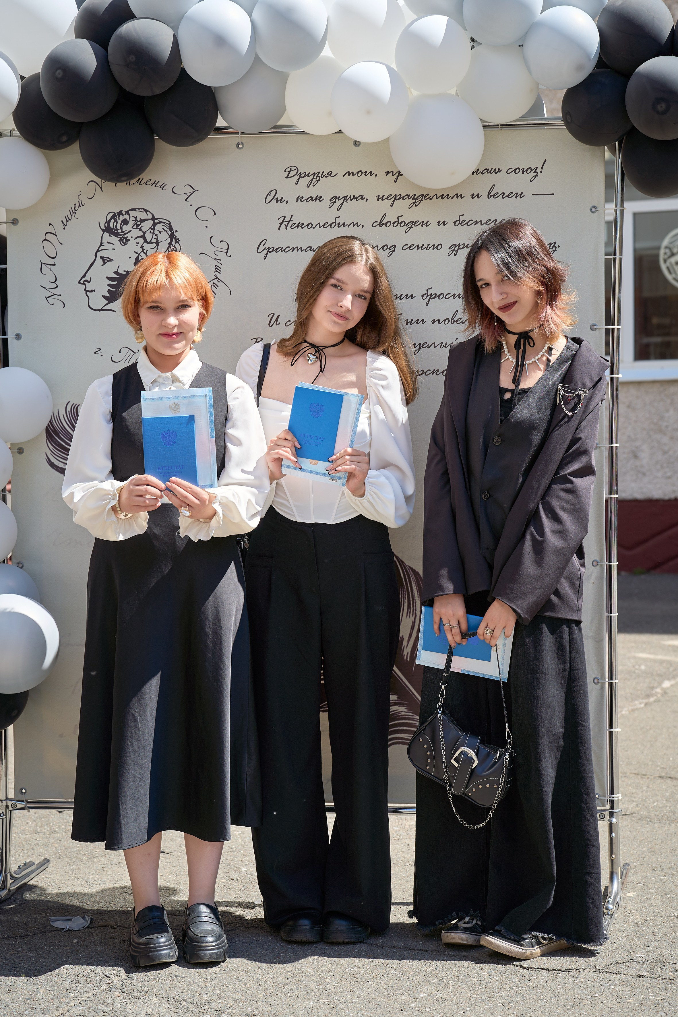 Вручение аттестатов 11 класс. Репортажный и портретный фотограф в Томске Ларионов Артём