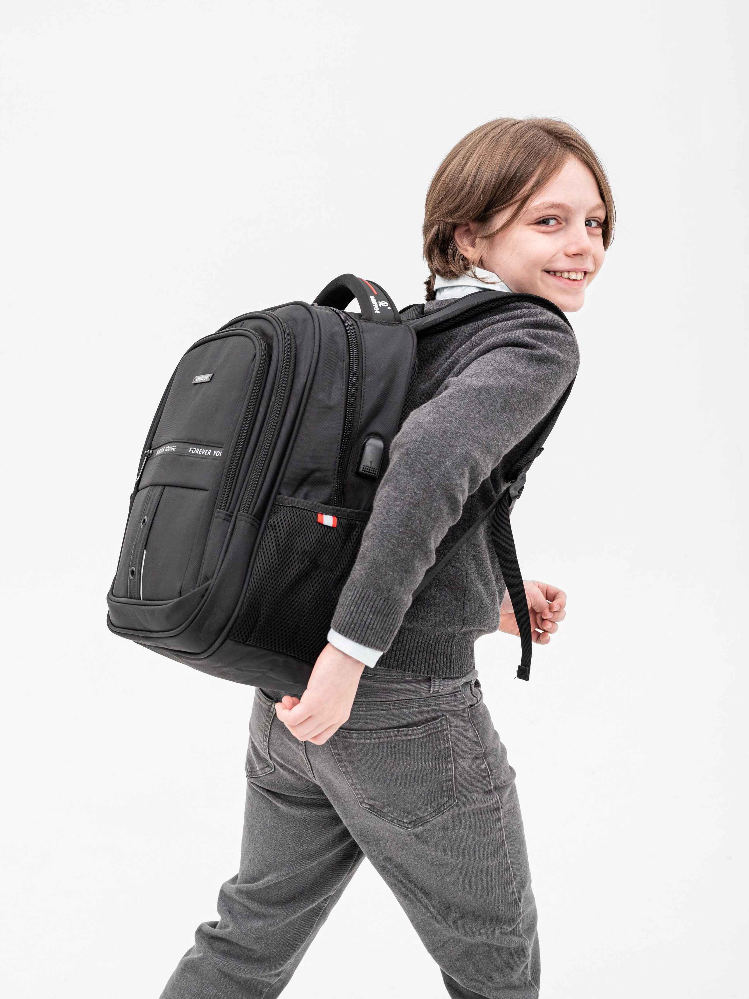 Рюкзаки школьные. Предметный фотограф, фото для маркетплейсов Пятигорск, КМВ