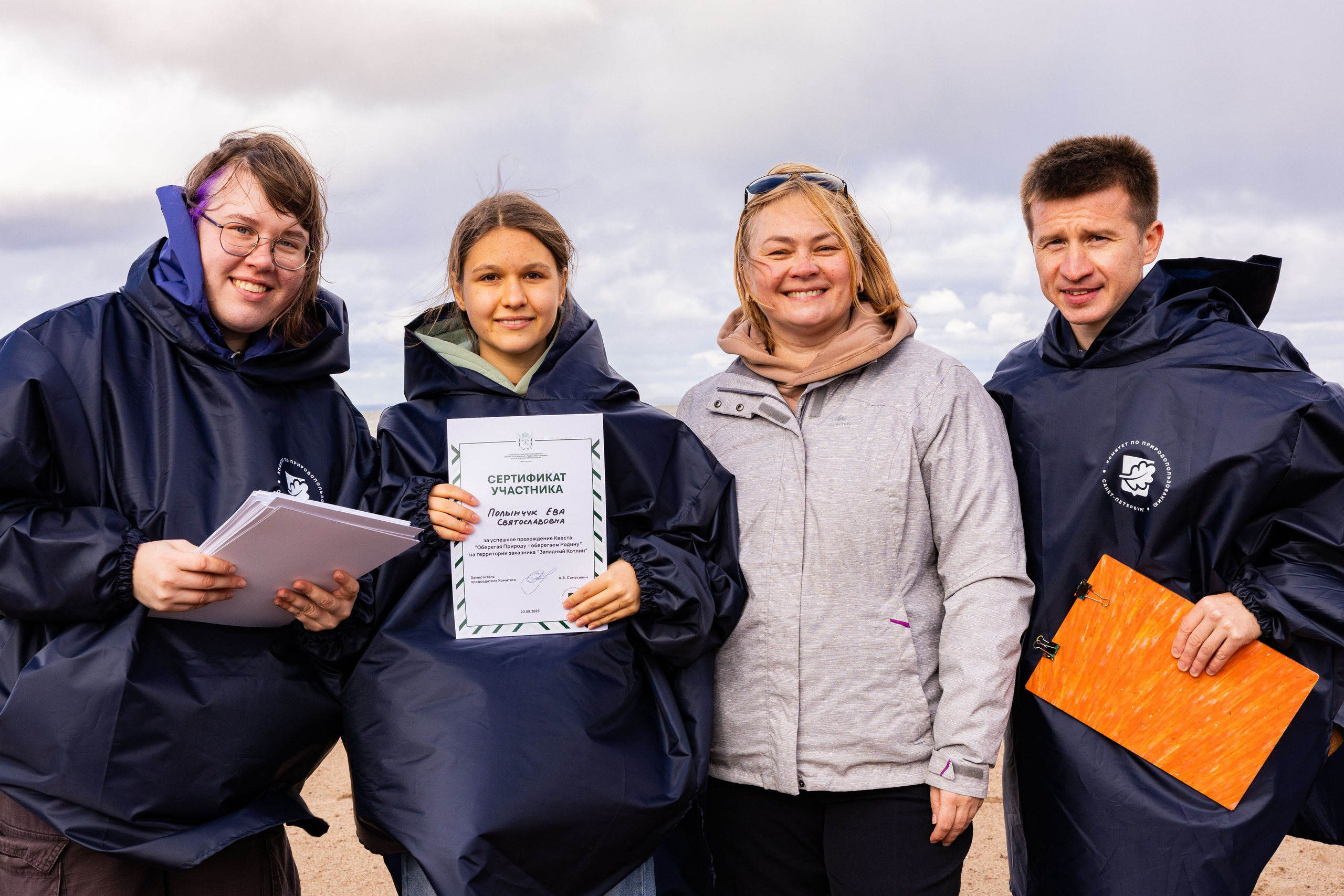 Зеленый пластик. Западный Котлин. Фотограф/видеограф в Санкт-Петербурге Динара Гольдина