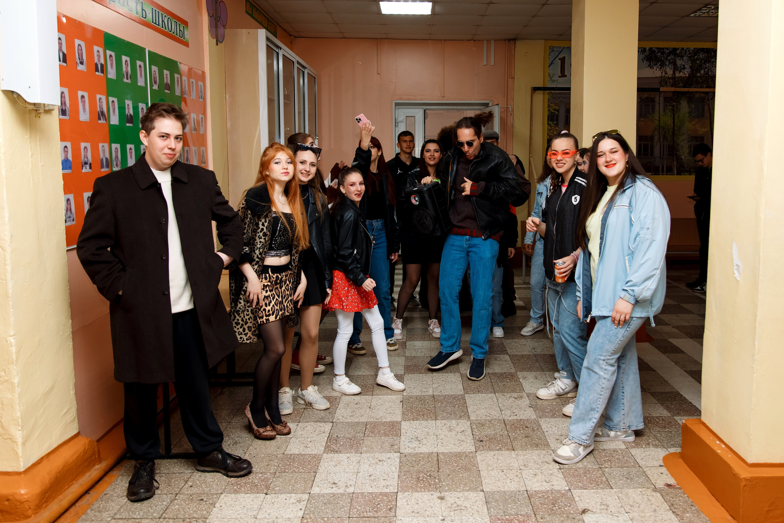 11 класс день не послушания в школе. Фотограф Любовь Корниенко, Примоский край