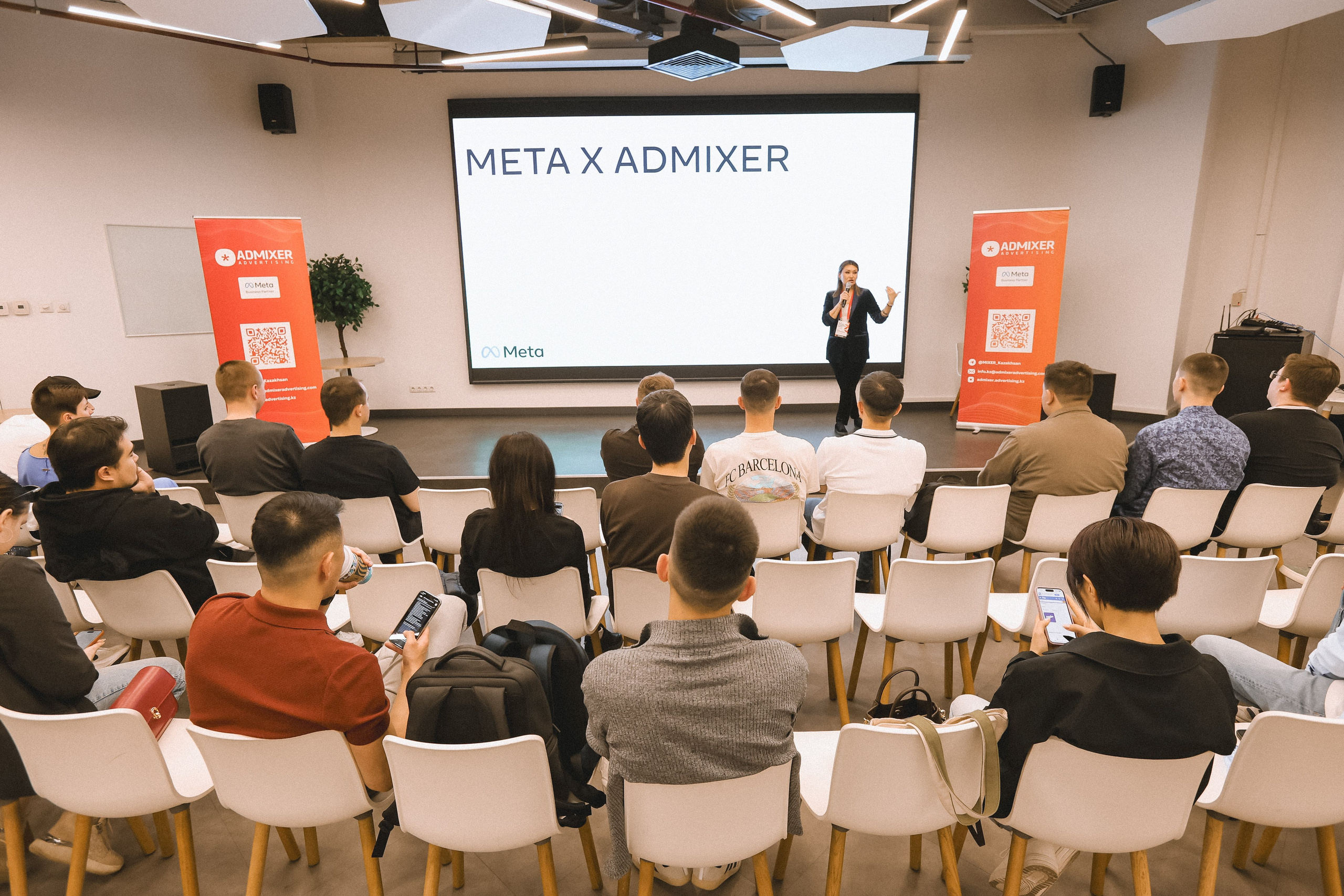 Бизнес-тренинг Meta. Фотограф в Алматы