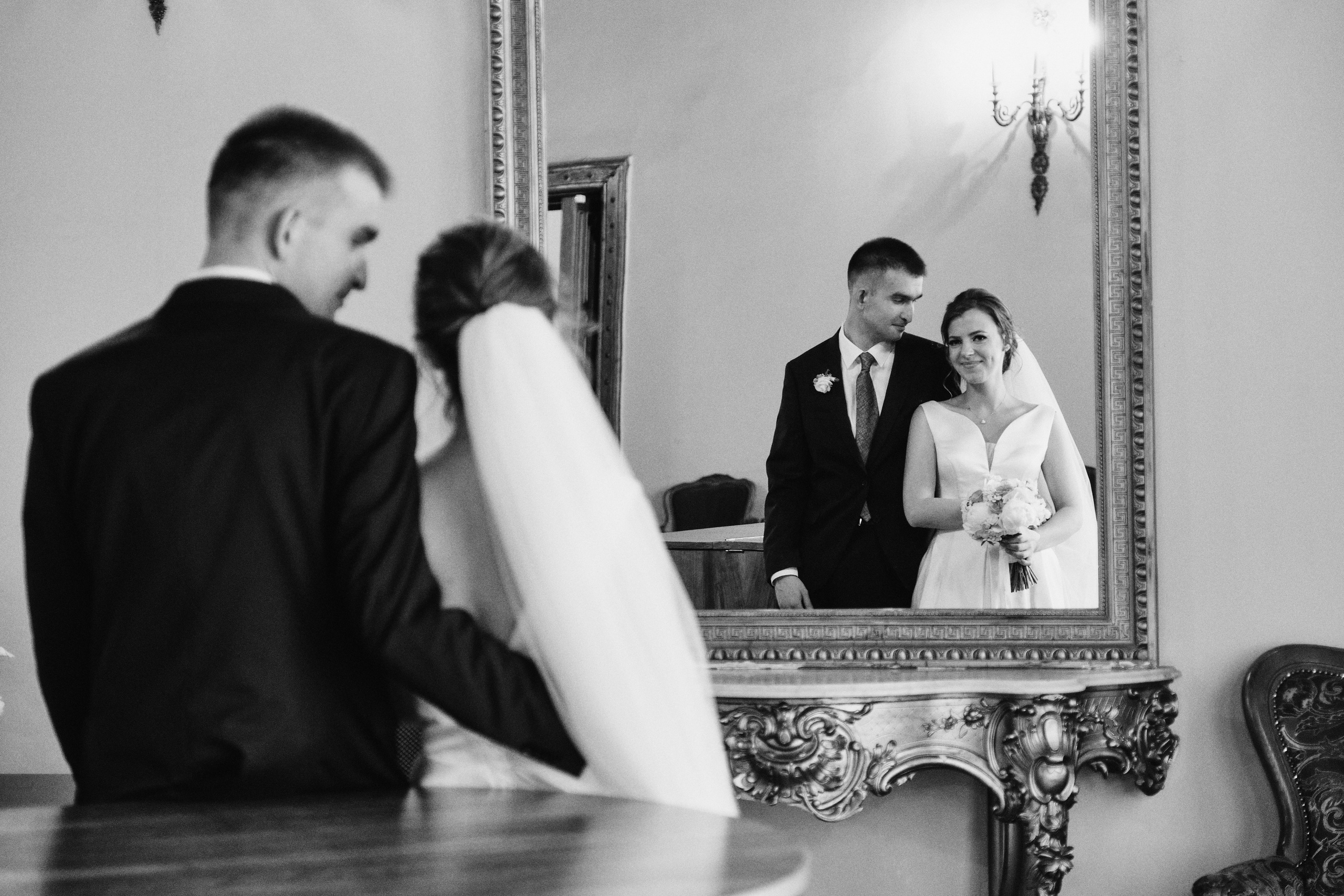 Свадебная съемка молодоженов в ЗАГСе