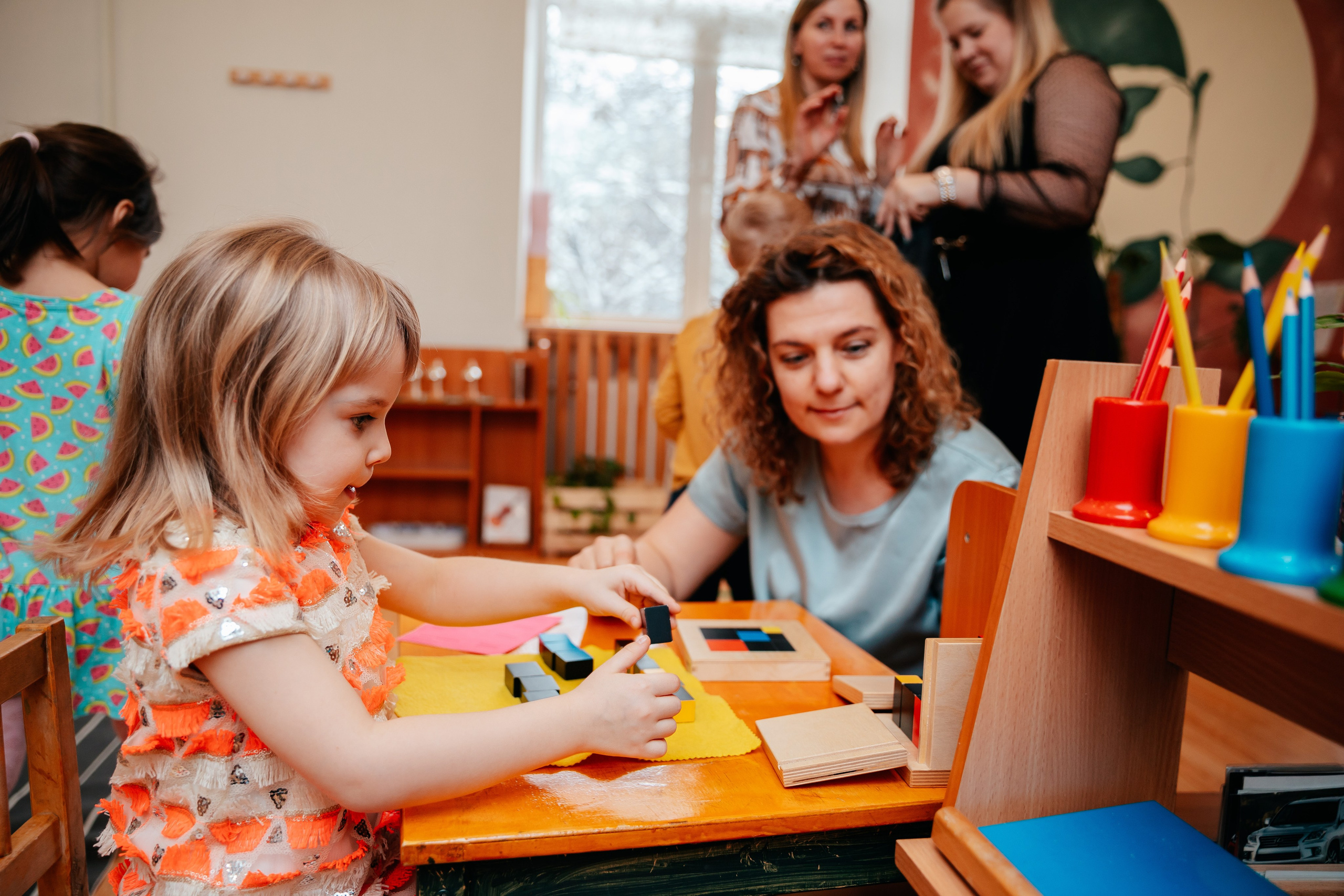 8 марта в Монтессори-саду. Семейный lifestyle фотограф в Санкт-Петербурге Людмила Пахомова