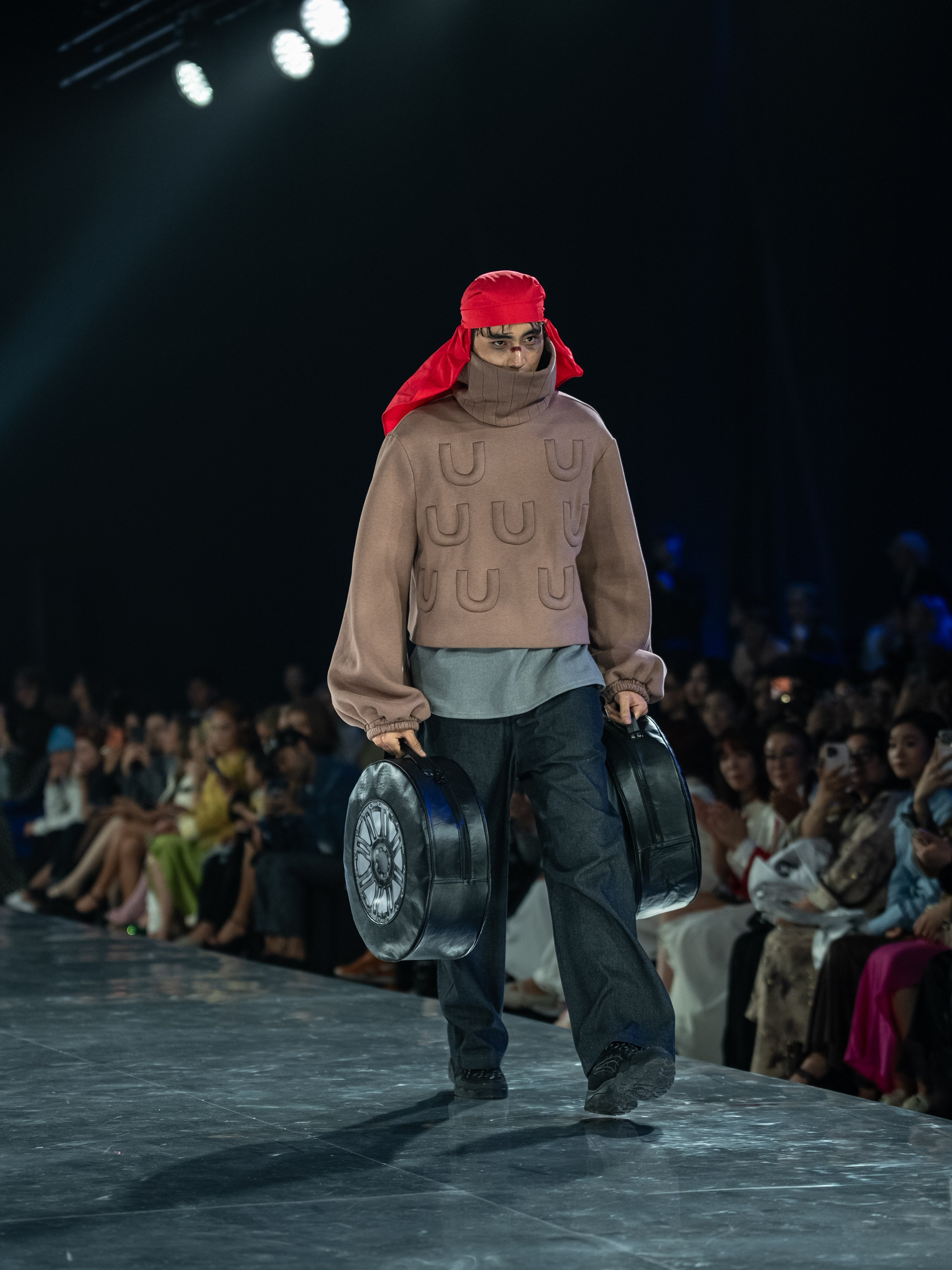 Visa Fashion Week Almaty Pre-Fall 2026 GAZHAIYIP. Сайт Алматинского НЮ АРТ, будуар и фэшн фотографа Дениса Карпенко