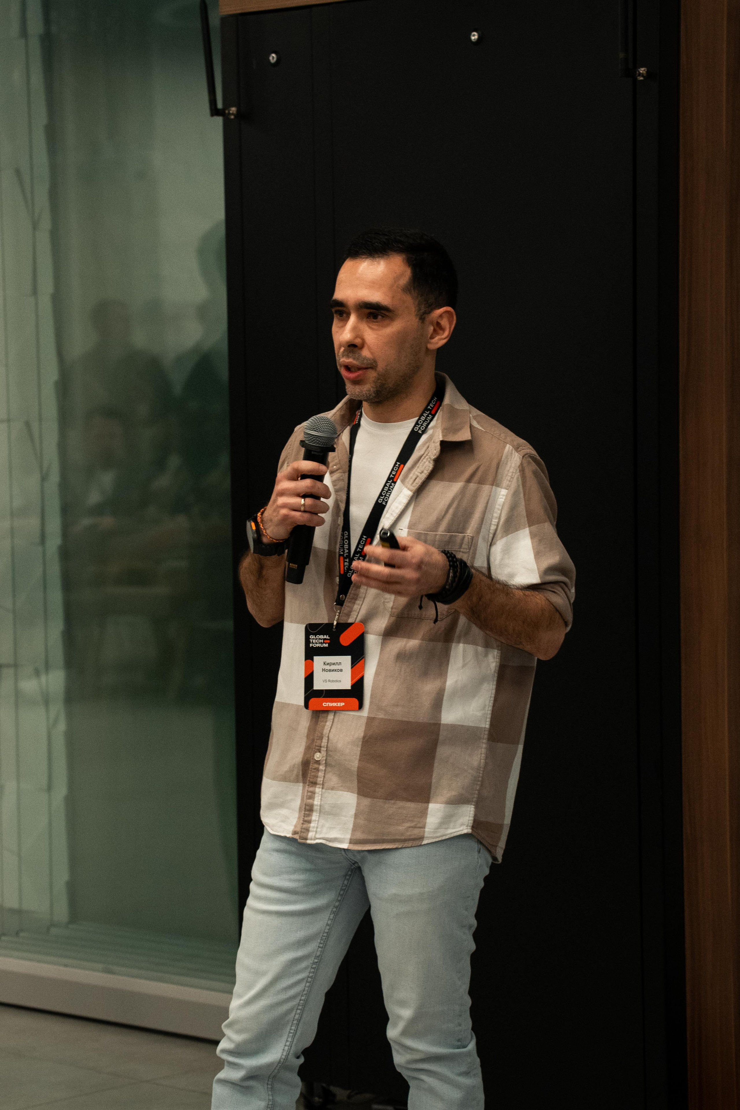 Global Tech Forum 27.03.2026. Коммерческий и художественный фотограф и видеограф в Москве Арсений Тургенев