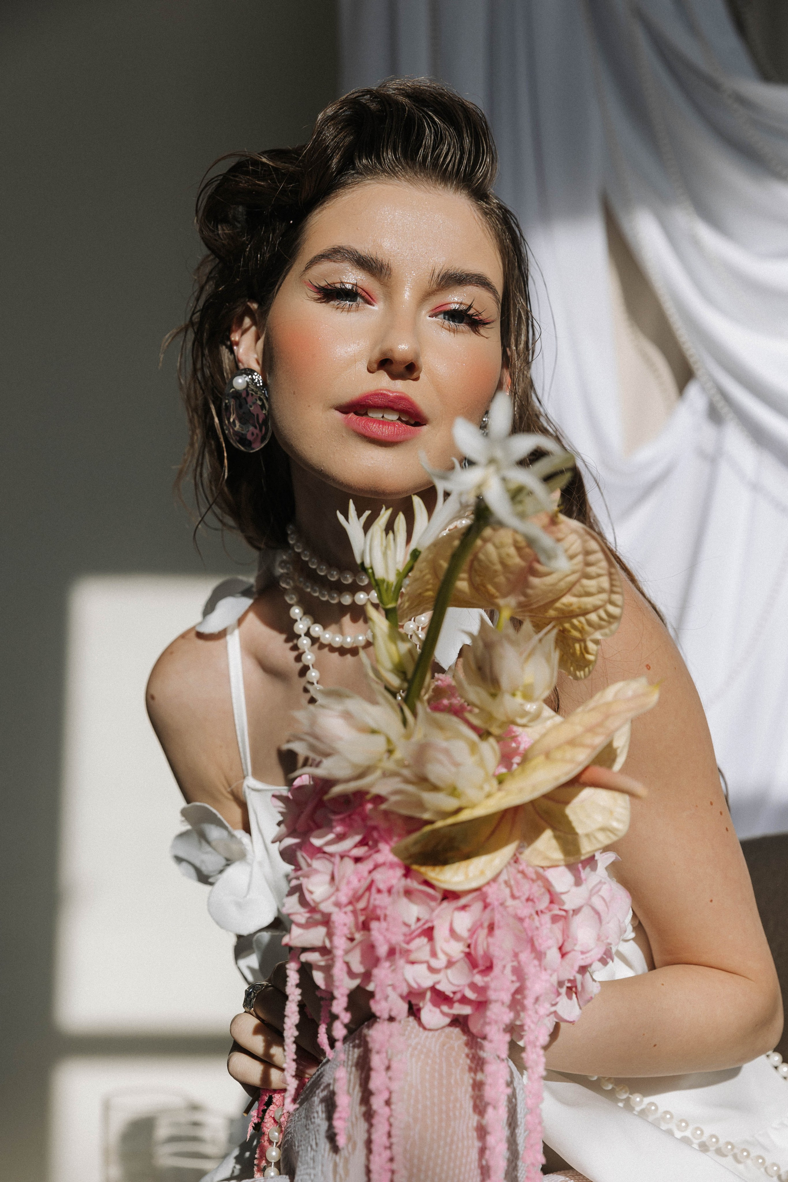 Настя. Э Т О М Ы