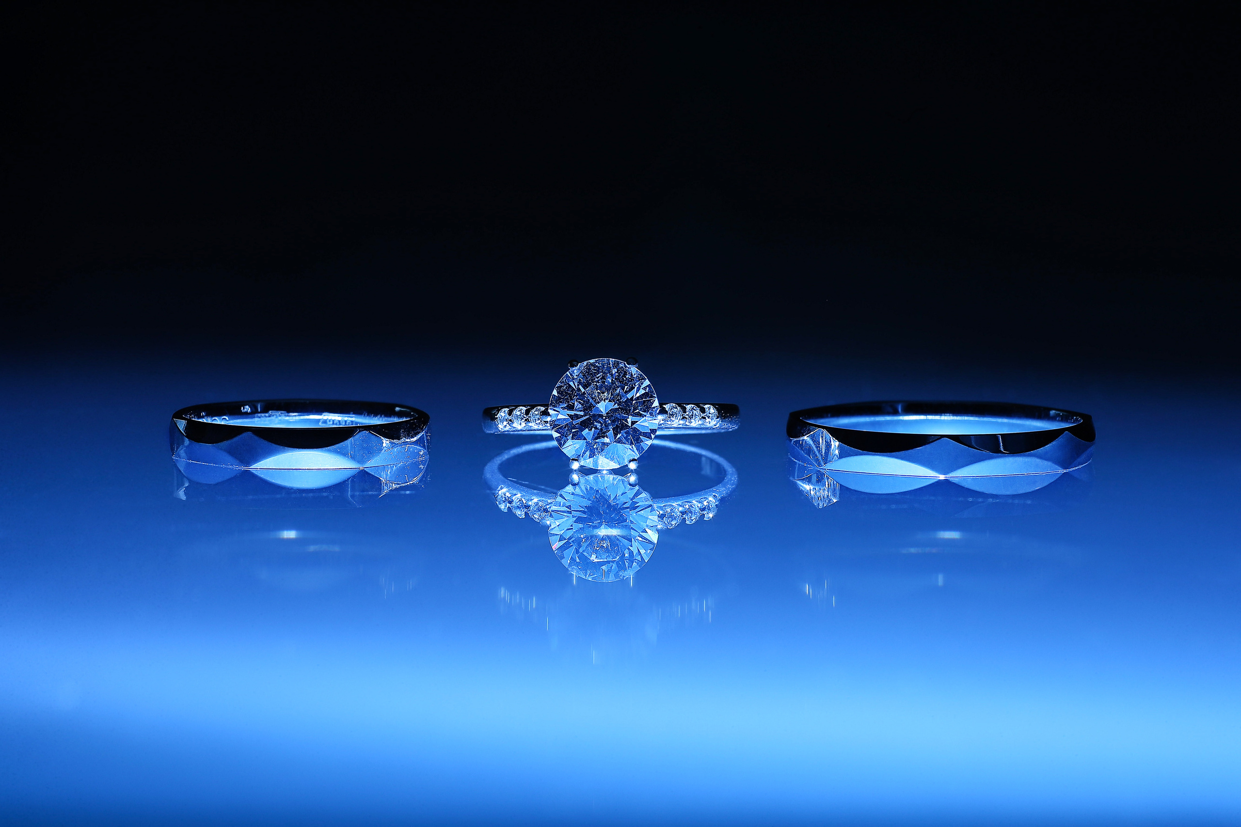 Помолвочное и свадебные кольца. 