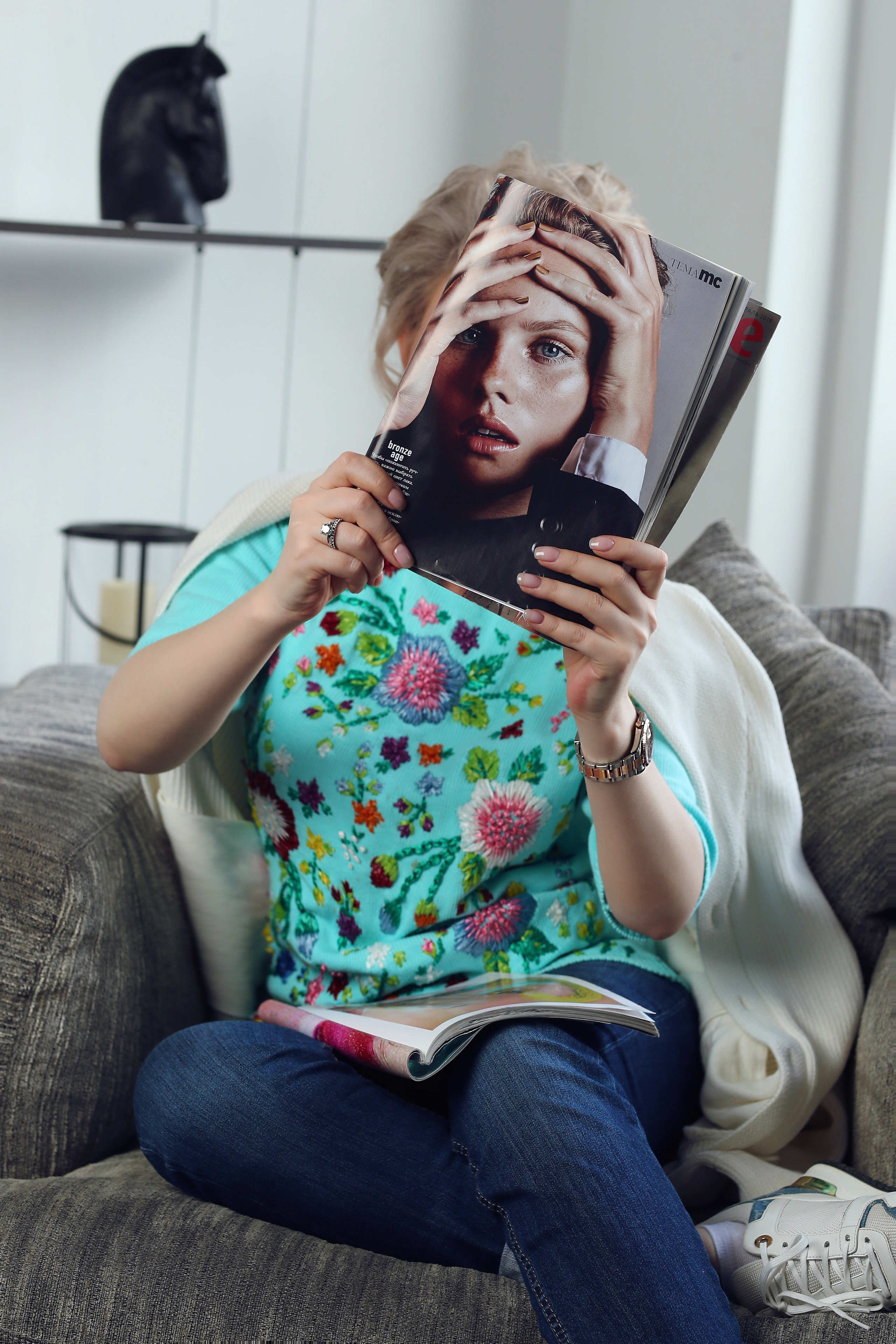 Стильная съемка с модным журналом.