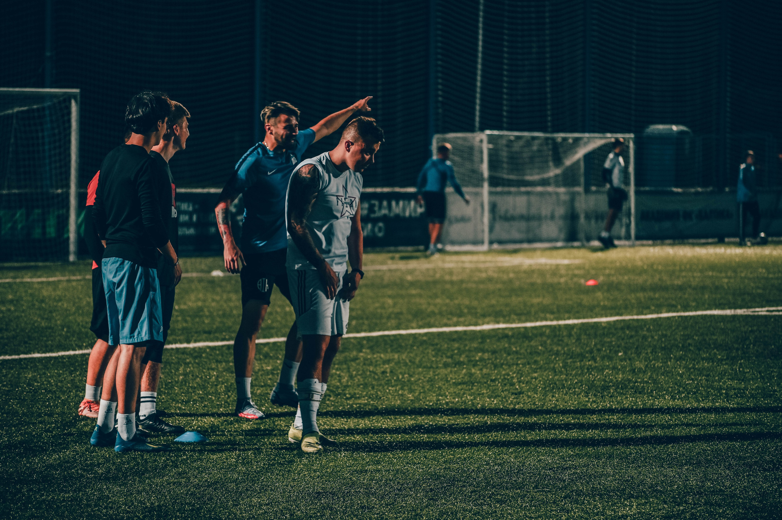 Фотосъёмка футбольной тренировки на стадионе. Фотограф Александр Орымбаев