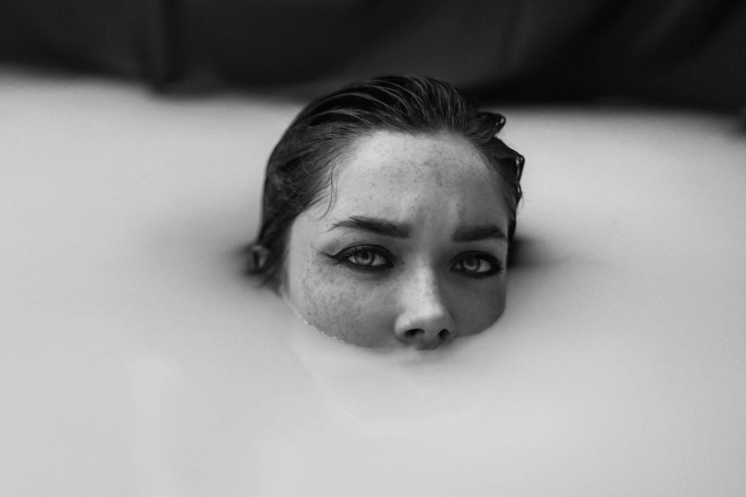 Черно-белая фотография в помещении. Калужский городской фотоконкурс