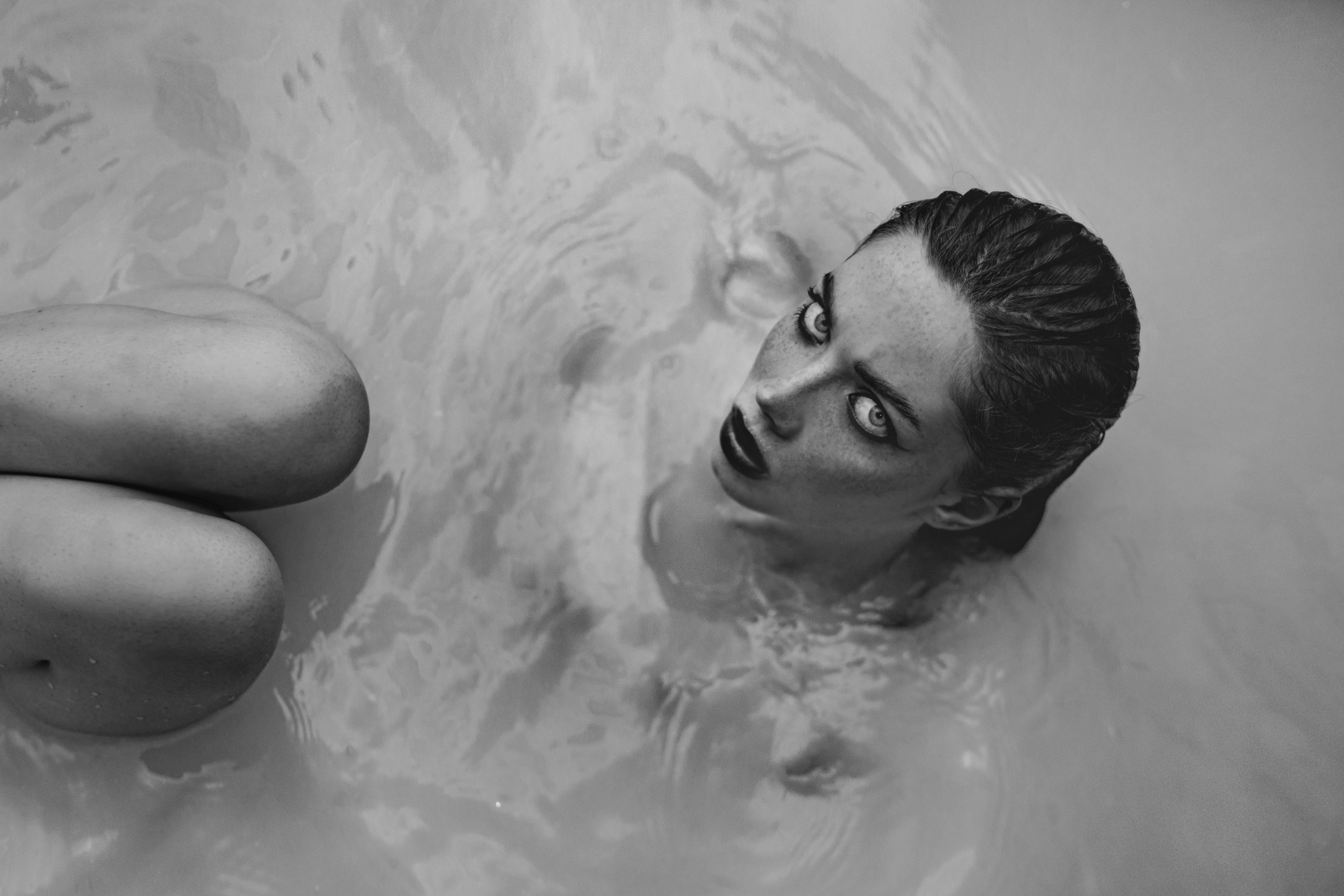 Черно-белая фотография в помещении. Калужский городской фотоконкурс