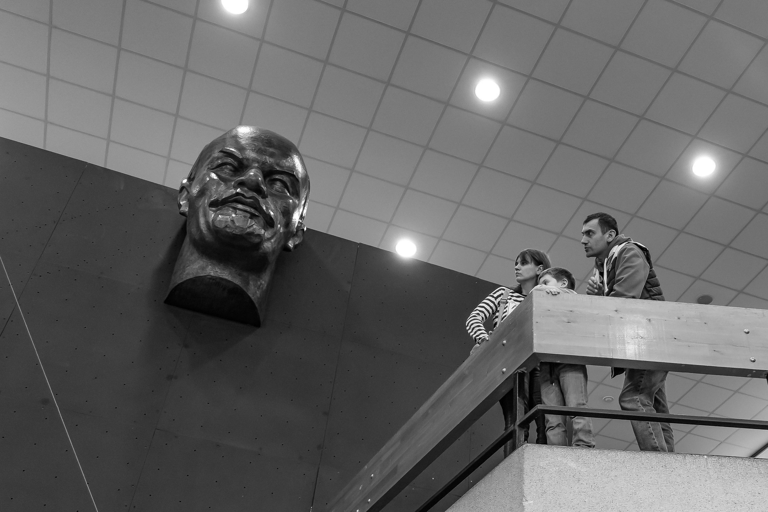 Черно-белая фотография в помещении. Калужский городской фотоконкурс