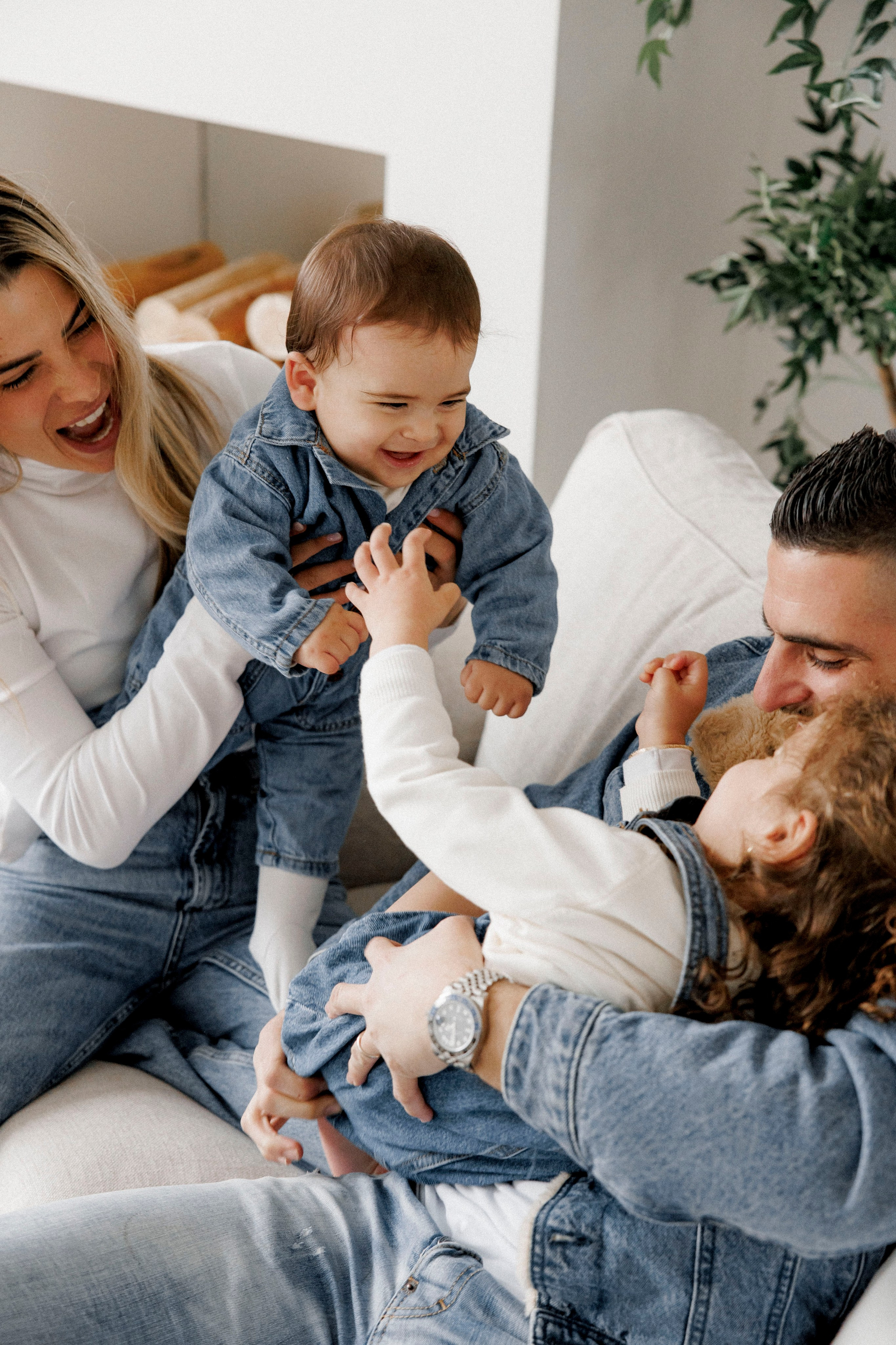 Family photoshoot in White Studio. Wedding and family photographer