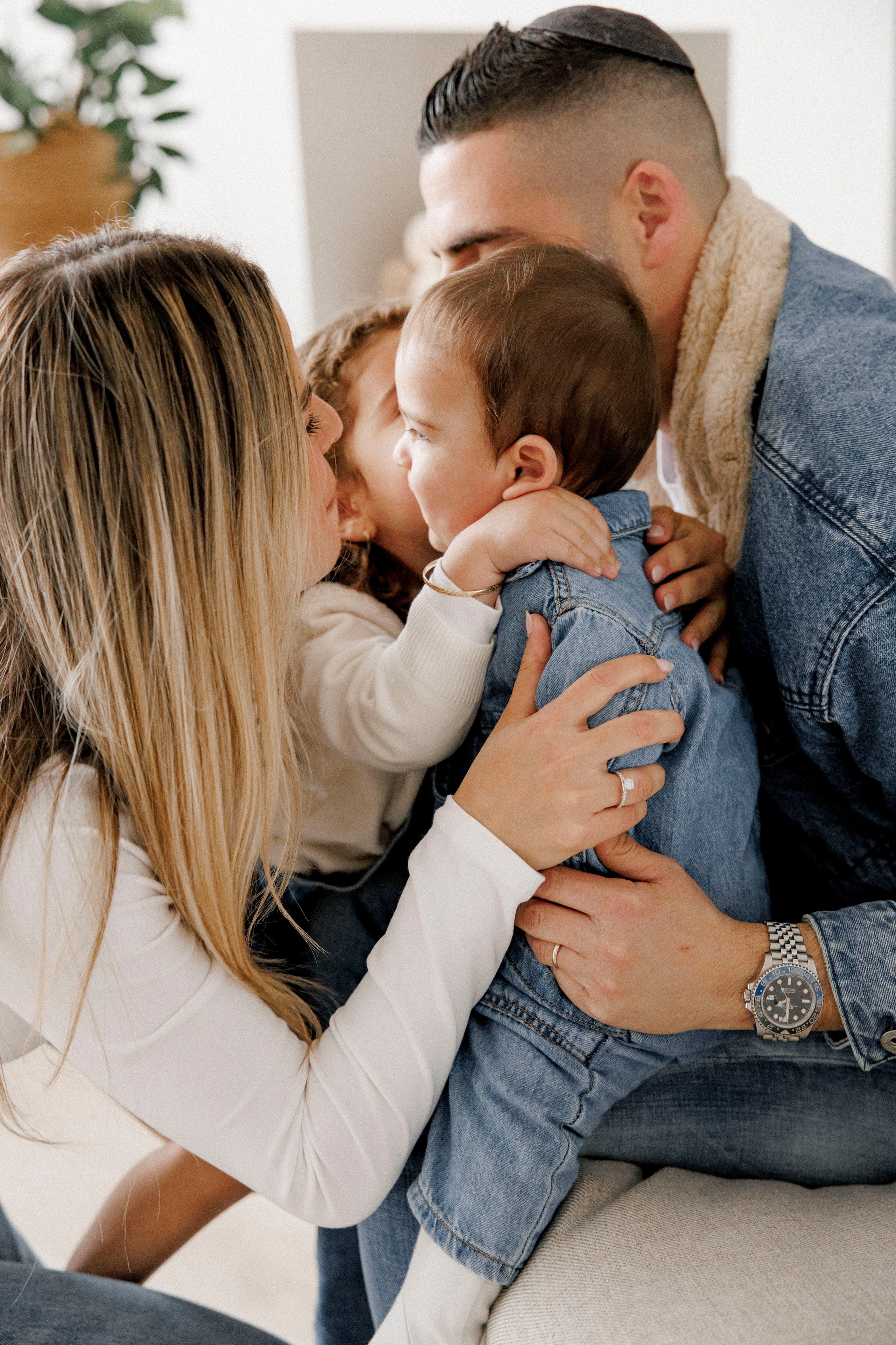 Family photoshoot in White Studio. Wedding and family photographer