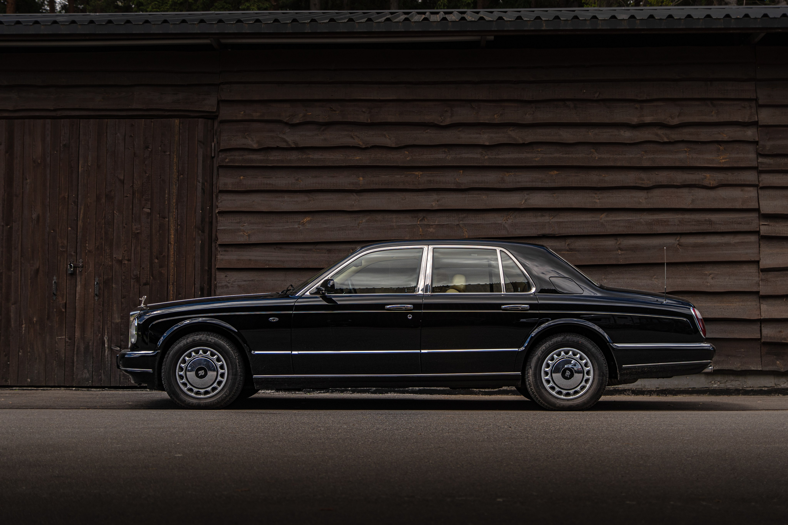 Фотосъемка Rolls-Royce в яхт-клубе в Москве. Жуков Илья  свадебный фотограф в Москве