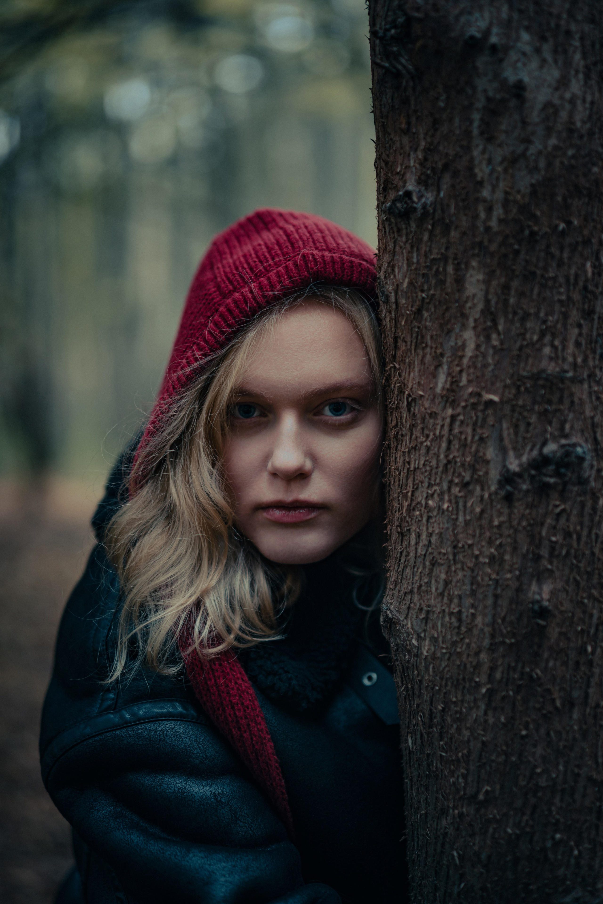 Катя в лесу