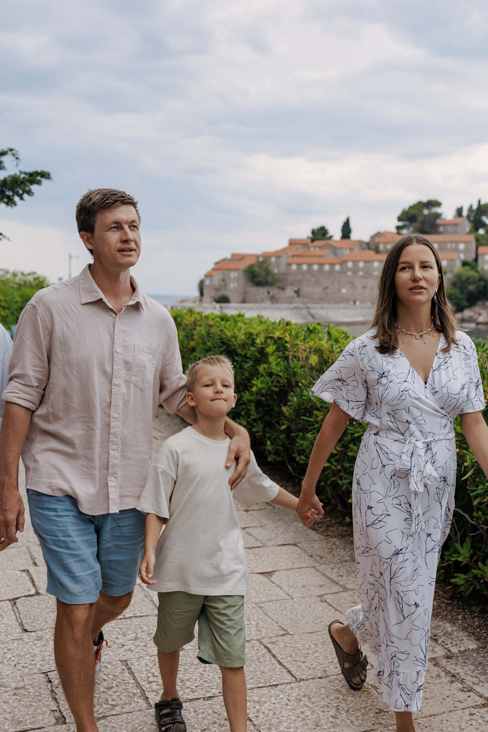 Семейный фотограф в Свети-Стефан Черногория. Федор Лемешко — Семейный и Свадебный Лайфстайл фотограф в Таиланде Дубае Грузии Армении