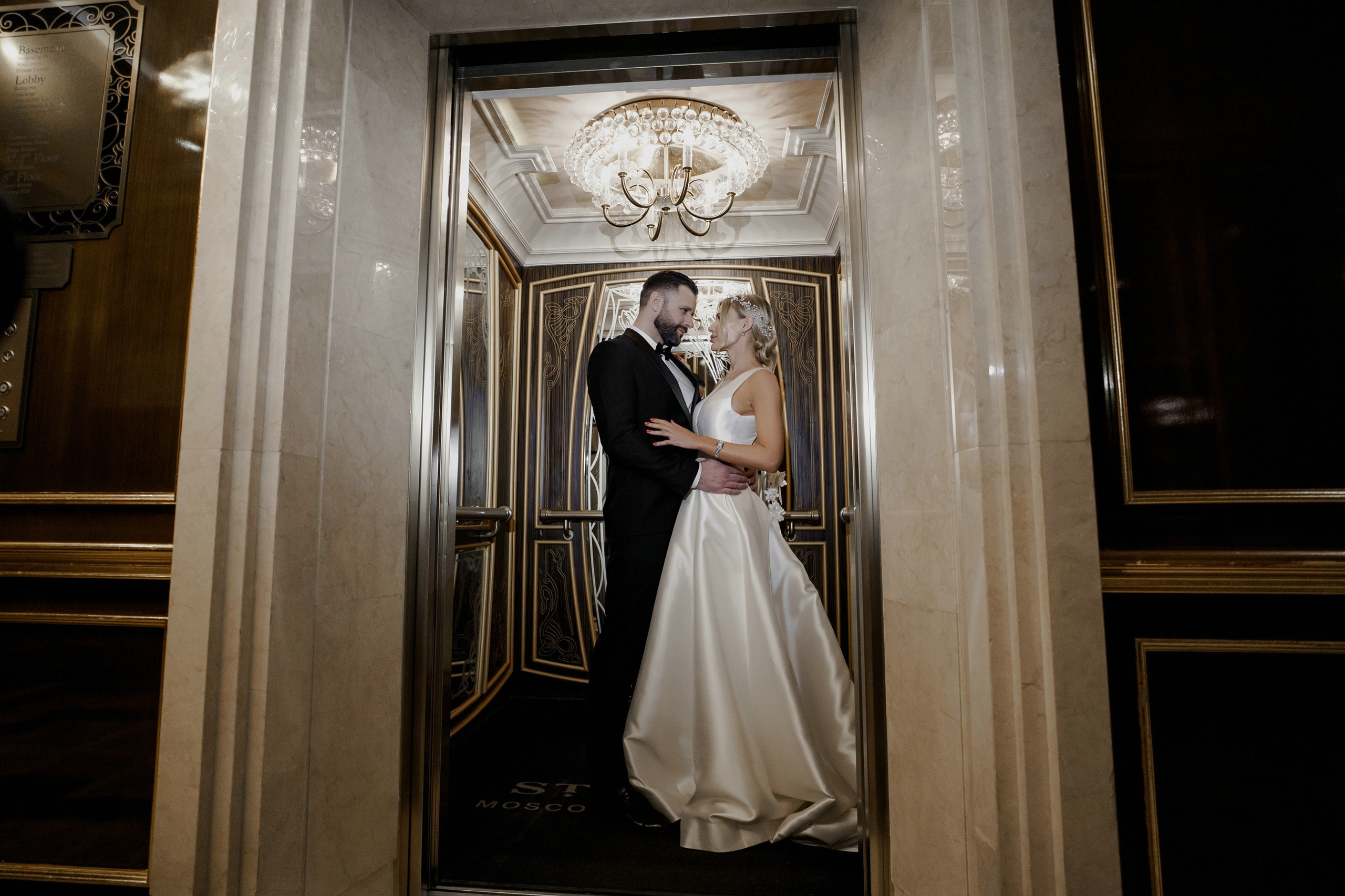 Свадебная фотосессия в отеле St. Regis Москва Никольская. Свадебный и семейный фотограф в Москве Светлана Зоткина