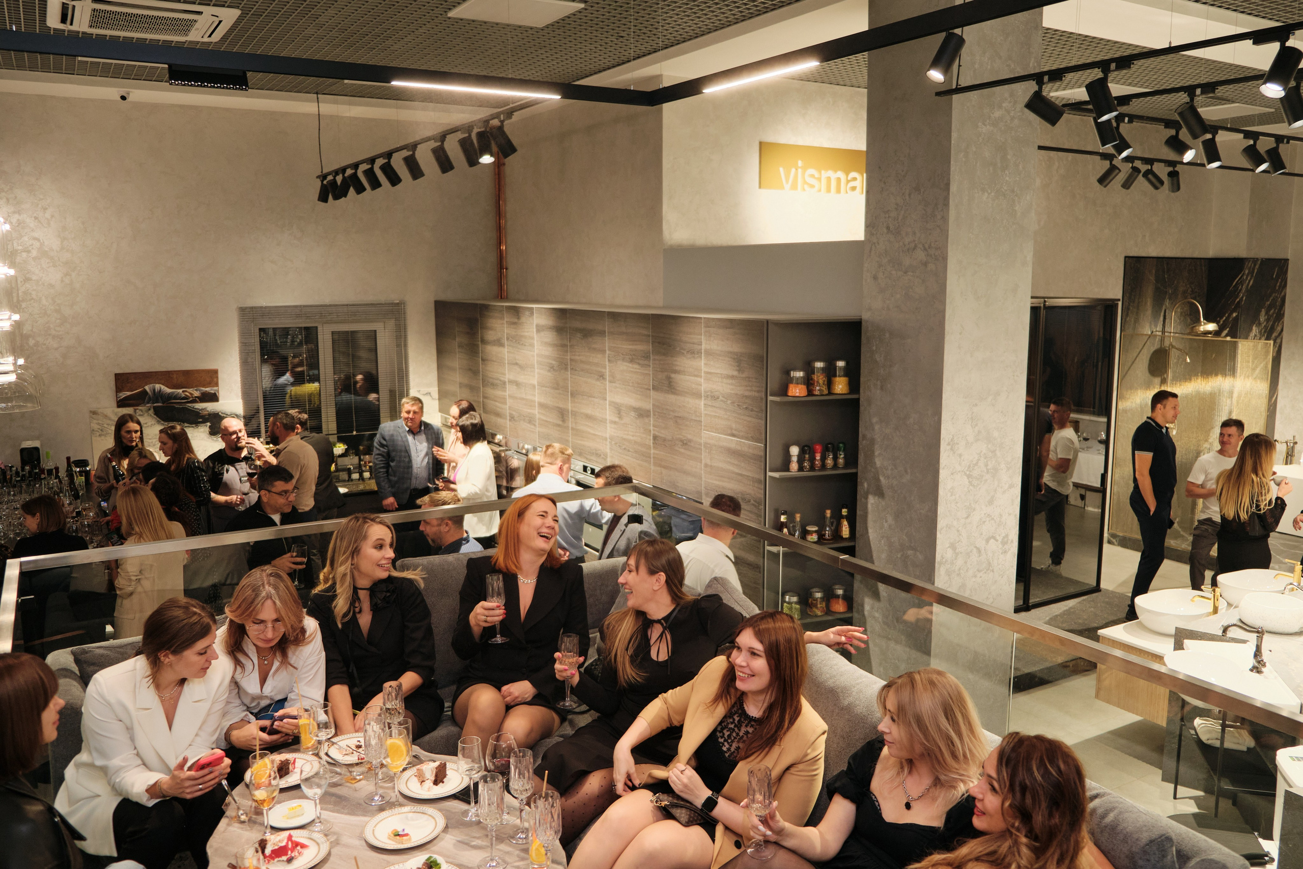 Открытие салона 100 градусов. Антон Ив