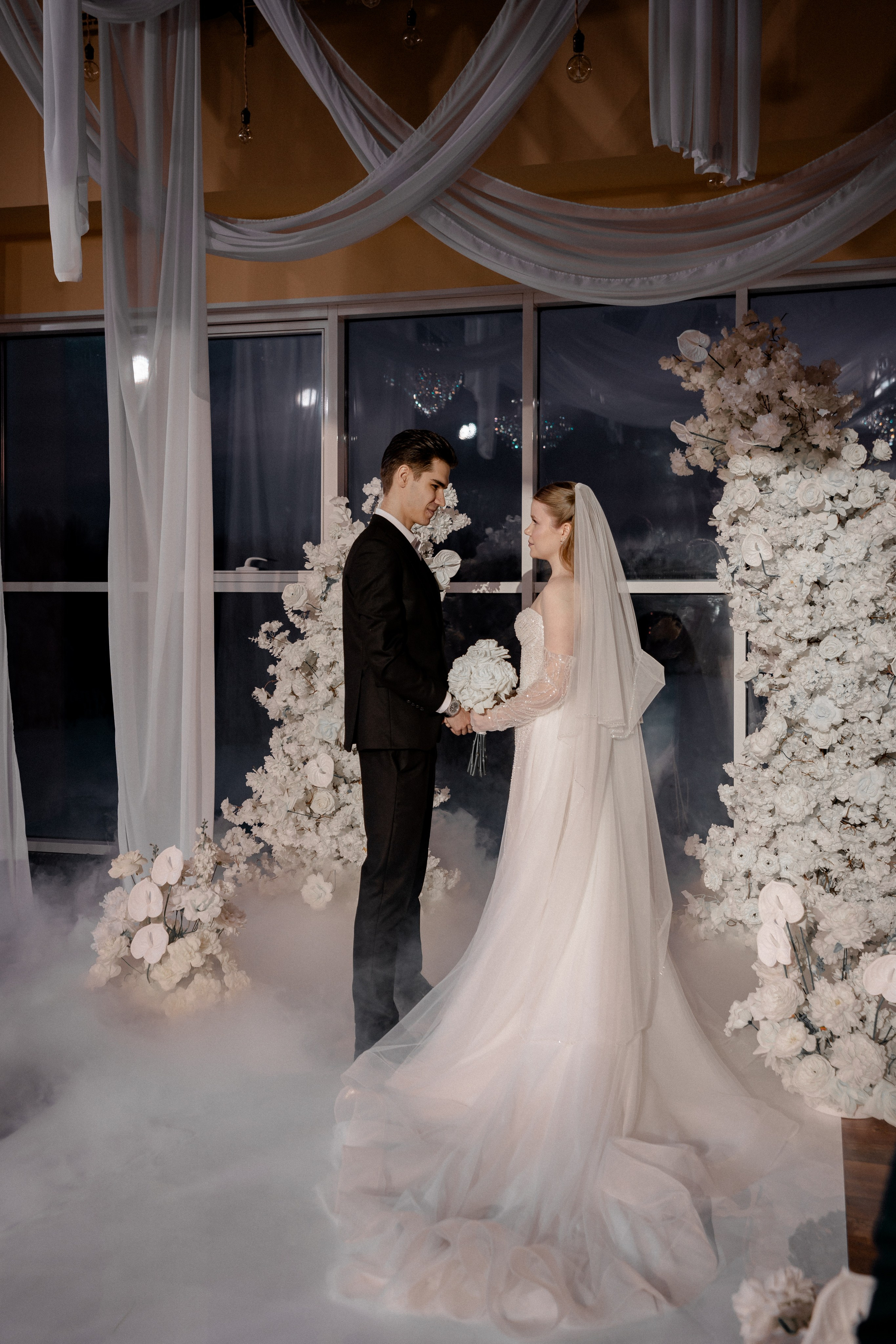 СВАДЕБНАЯ СЬЕМКА СБОРОВ В ОТЕЛЕ И ВЫЕЗД НА ЦЕРЕМОНИЮ (СНЯТО В СИБИРЕ В НИЖНЕВАРТОВСКЕ). Профессиональный фотограф, Санкт-Петербург — Виктория Богомолова