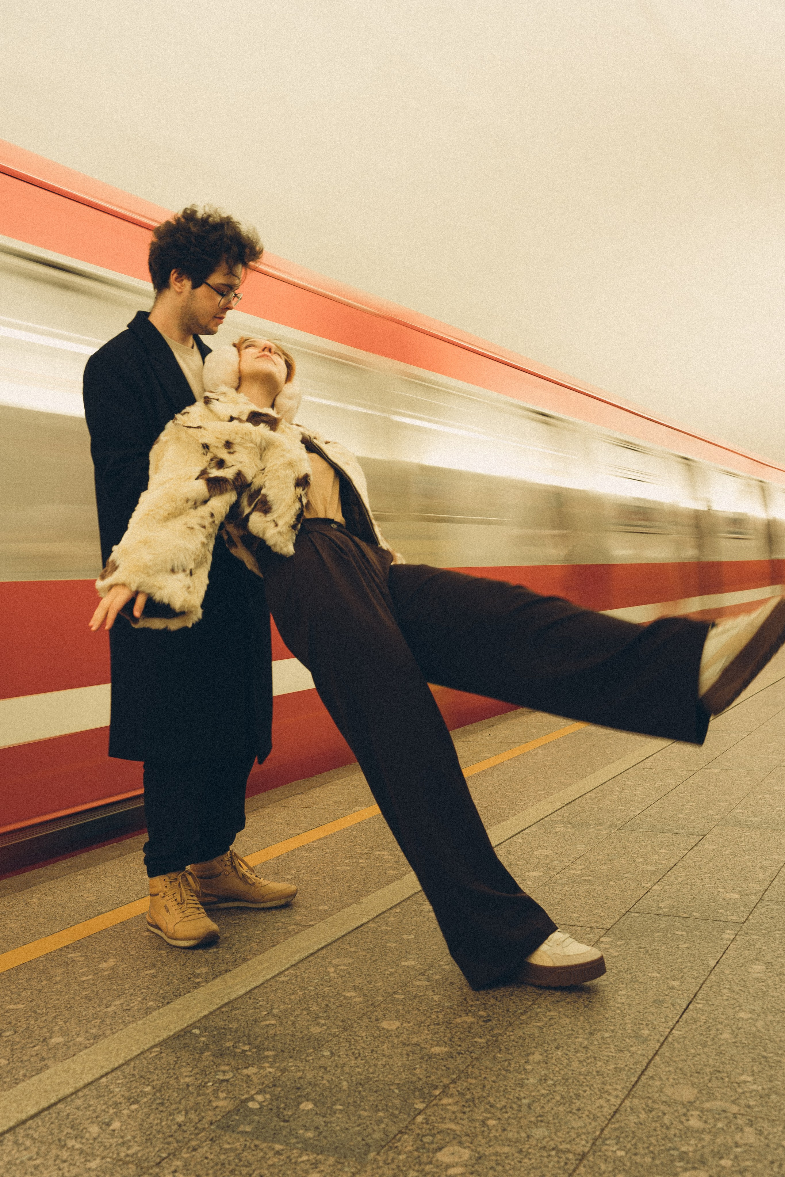 НОВОГОДНЯЯ ФОТОСЕСИИЯ ПАРЫ В МЕТРО ЛЮБОВЬ. Профессиональный фотограф, Санкт-Петербург — Виктория Богомолова