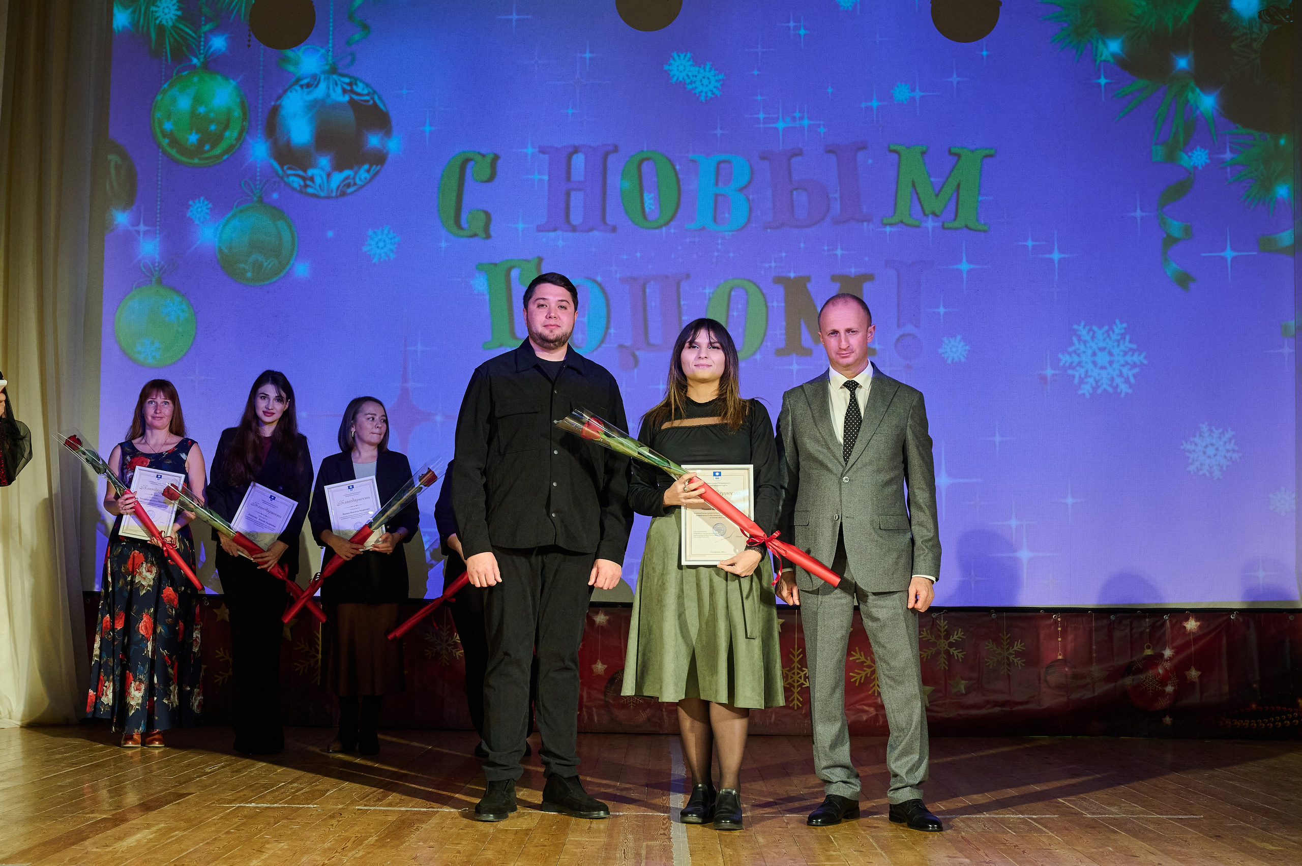 Концерт НГ В ДК. Жизнь курорта Кабардинка в фотографиях