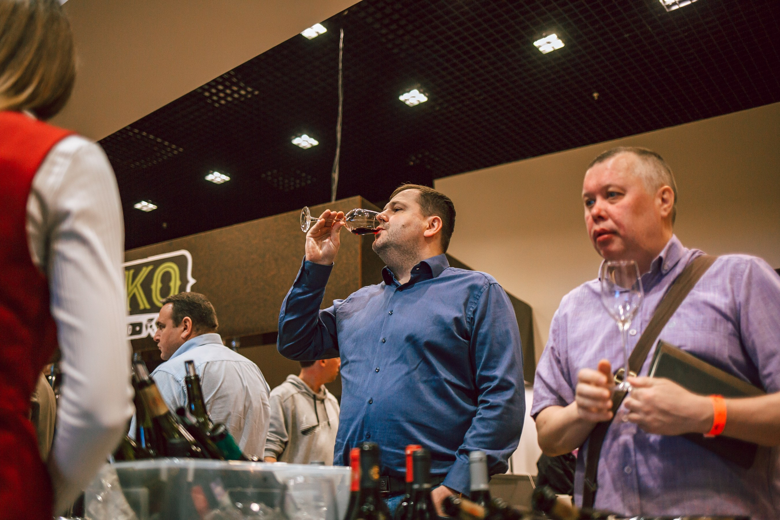 Фотограф на винные фестивали и дегустации в Сочи — Репортаж и цены. Фотограф Сочи Адлер. Солькаева Анастасия