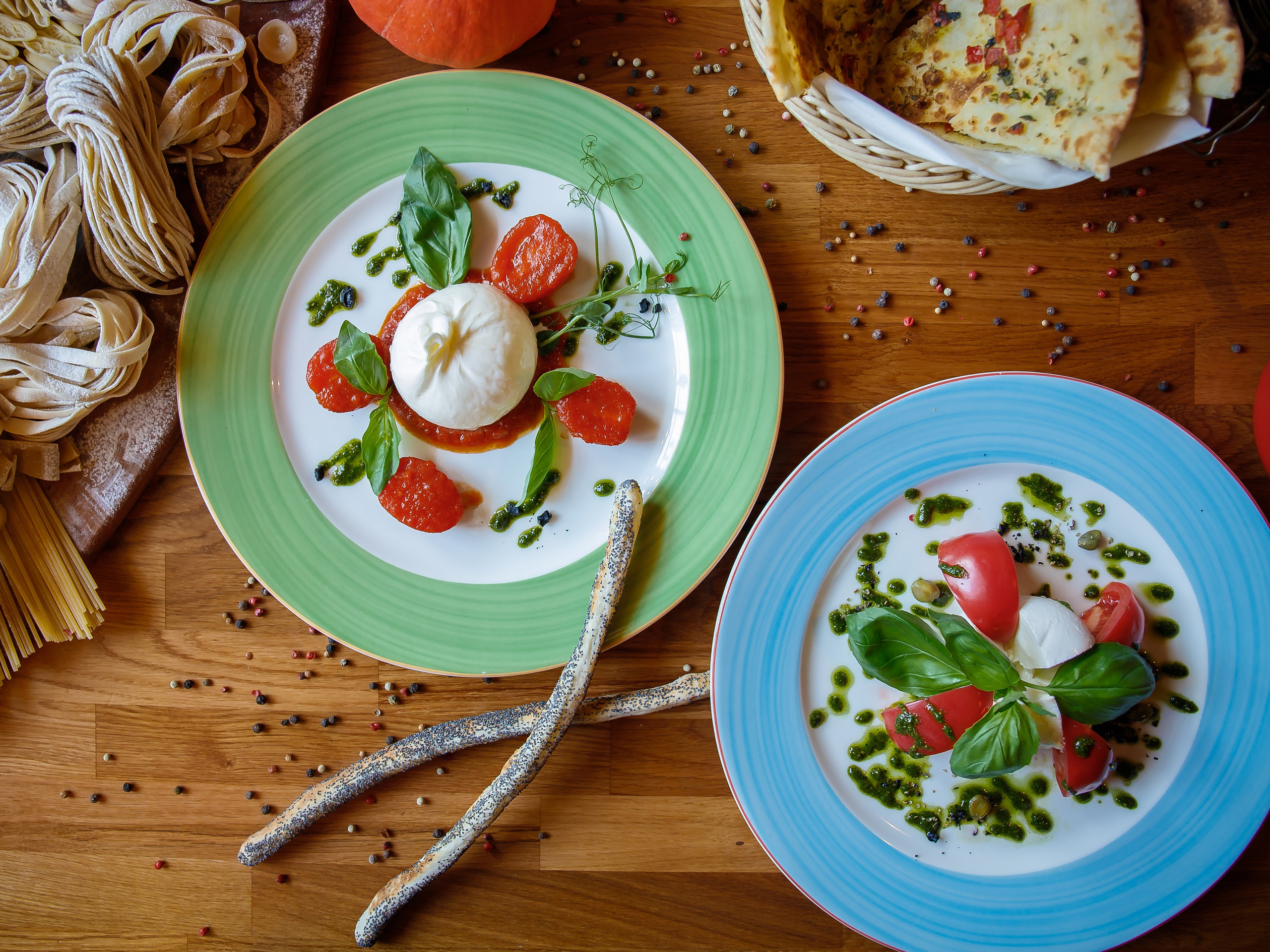 Food & delivery. Photographer Pavel Varlakov