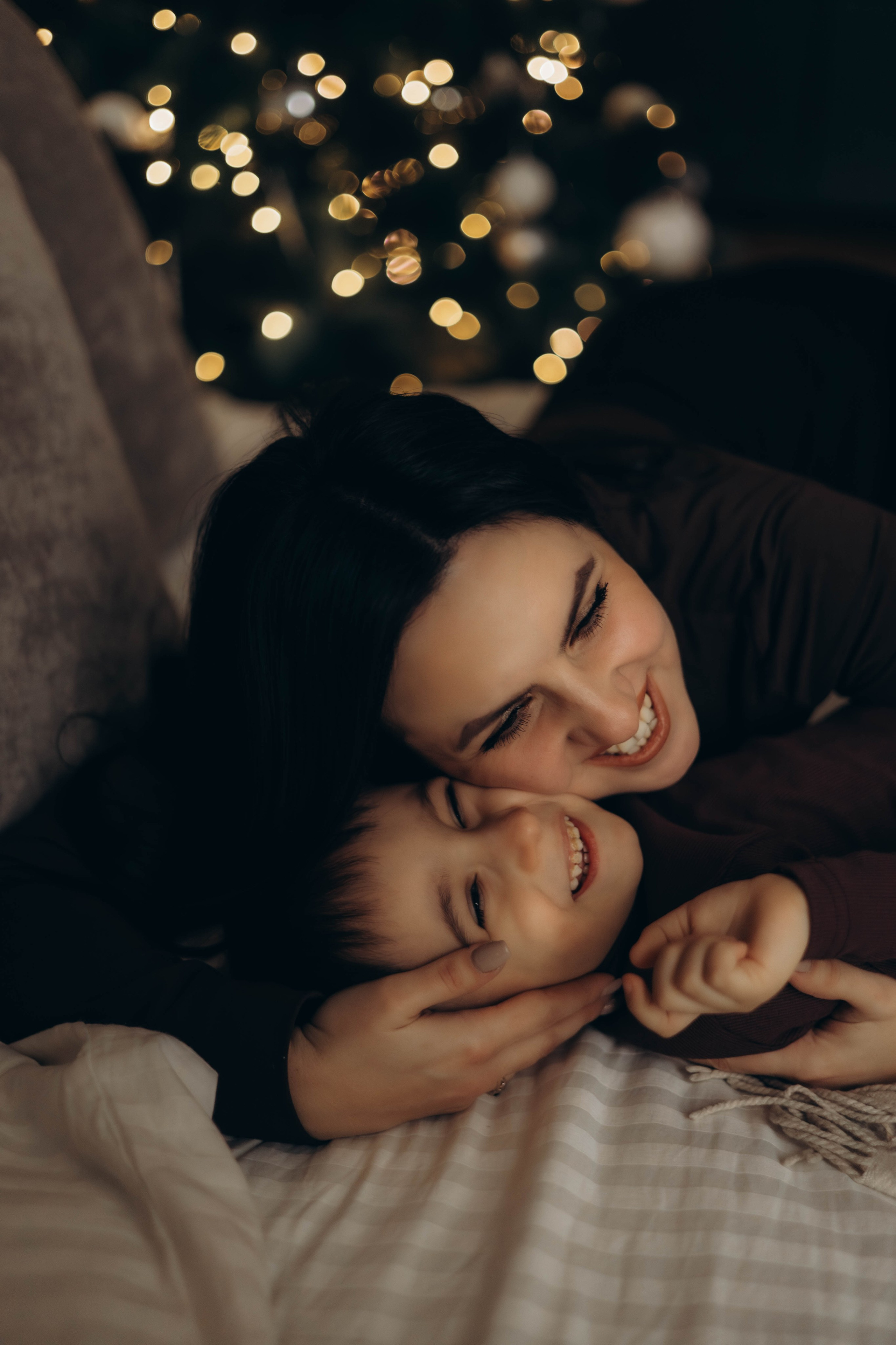 Ложись в снег и закрой лапой нос. Семейный фотограф Донецк